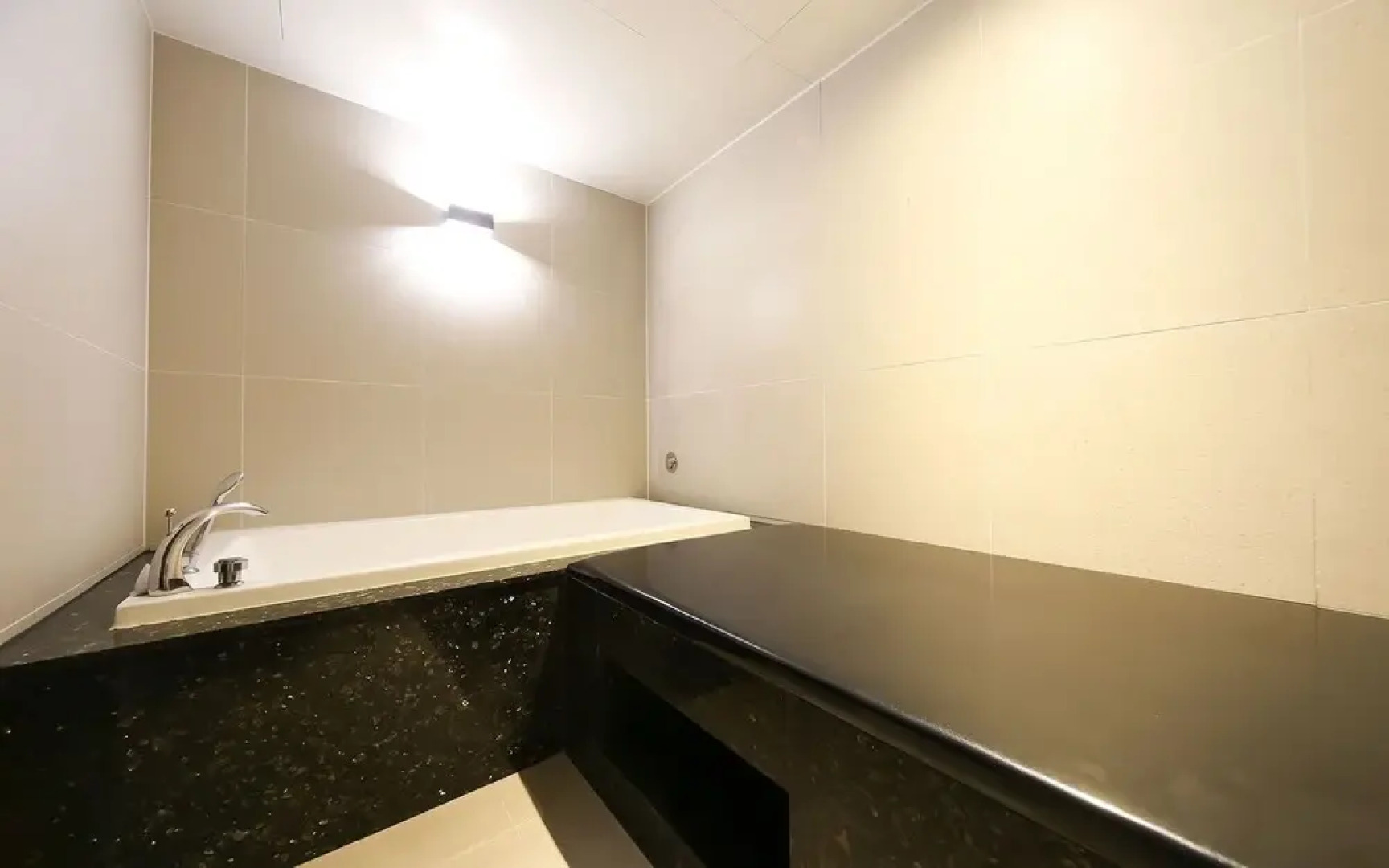 Changwon Jinhae Lewis Hotel