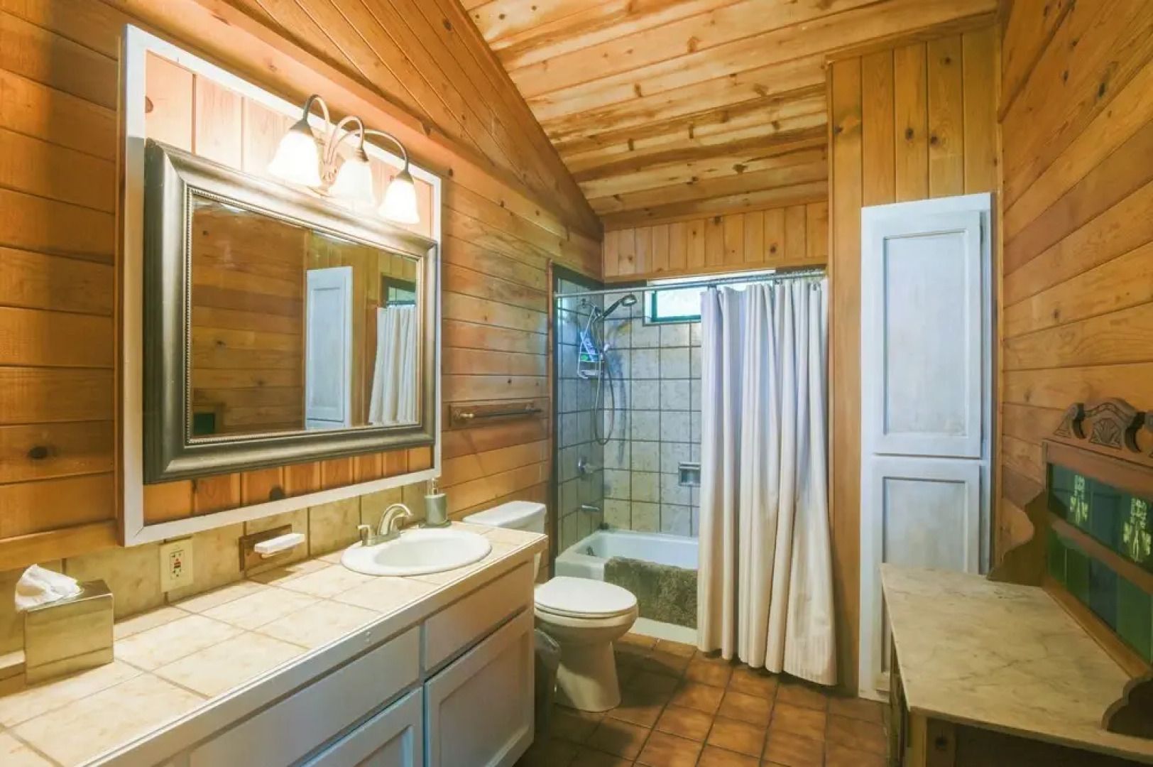 Welcoming Cole Ridge Chalet in Kelseyville!