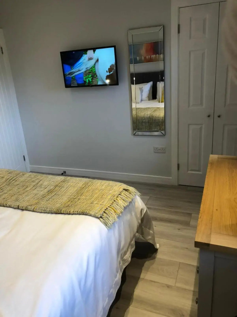 Thistledown Lodge! 5 minutes from beach!