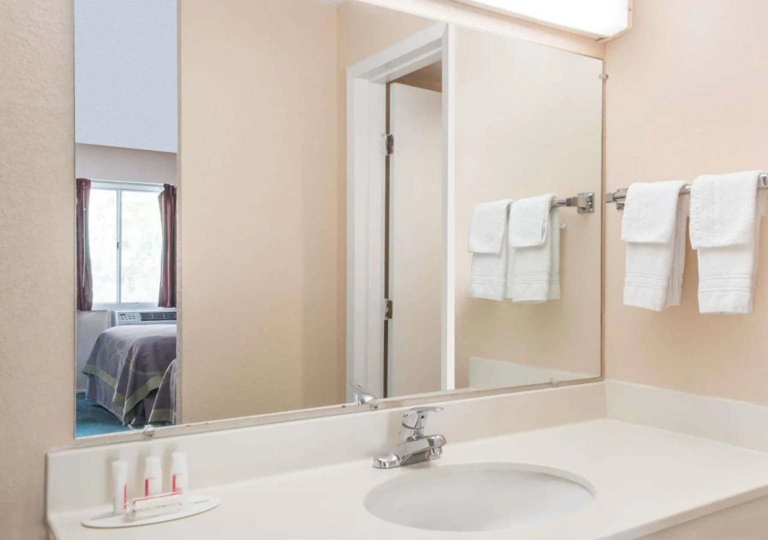 Days Inn by Wyndham Lenox MA