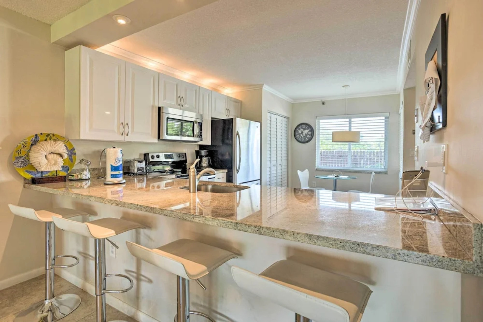 Jupiter Condo w/ Pool Access, Walk to Beach!