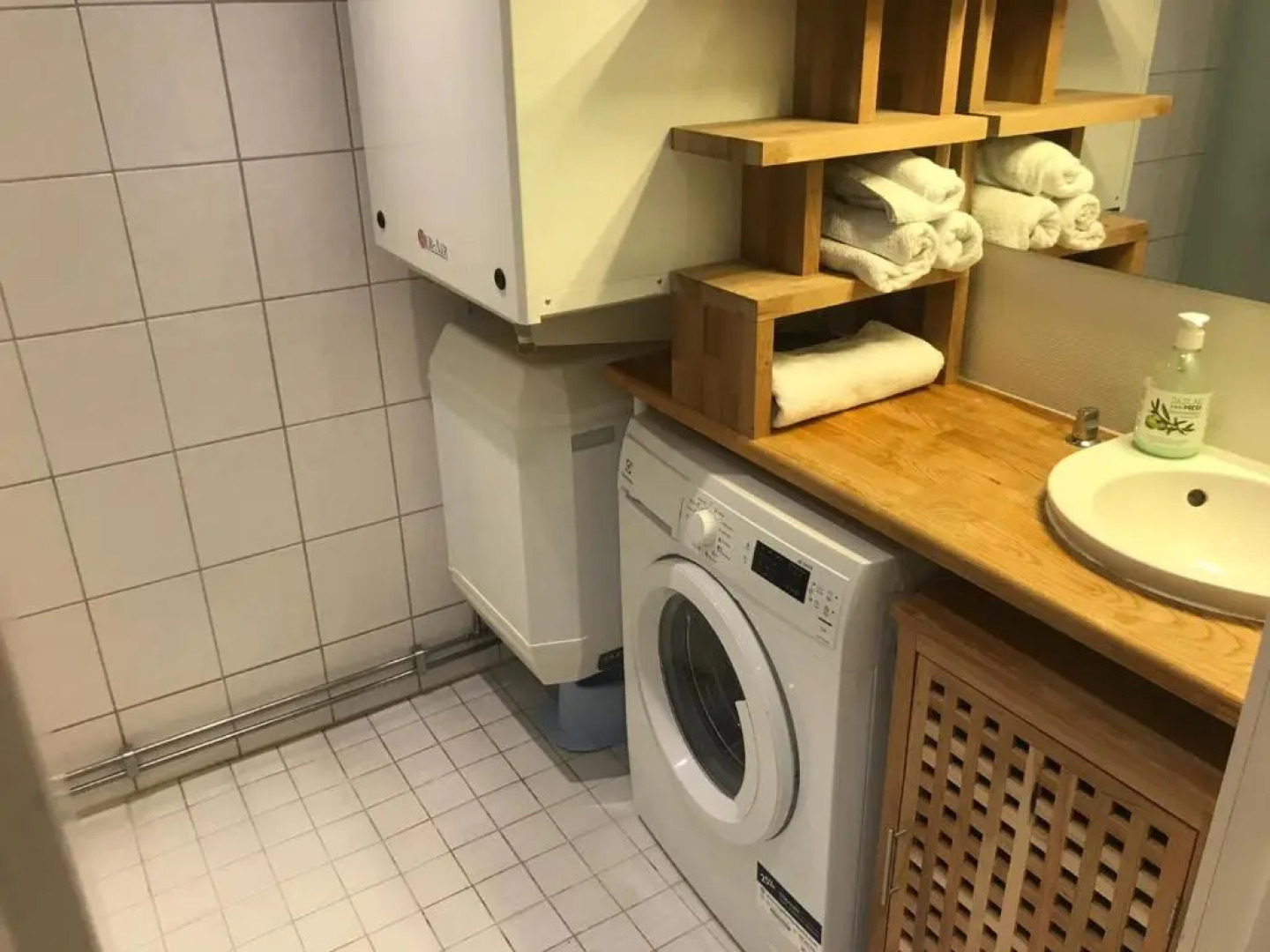 Uniikki talo kirjastosilta - Unique house at centre