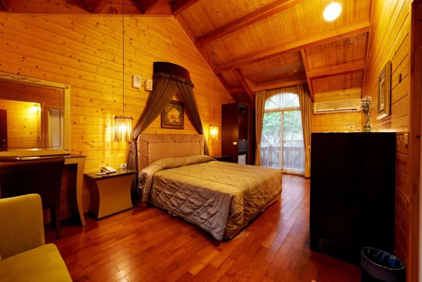 New Era Art Resort and Spa