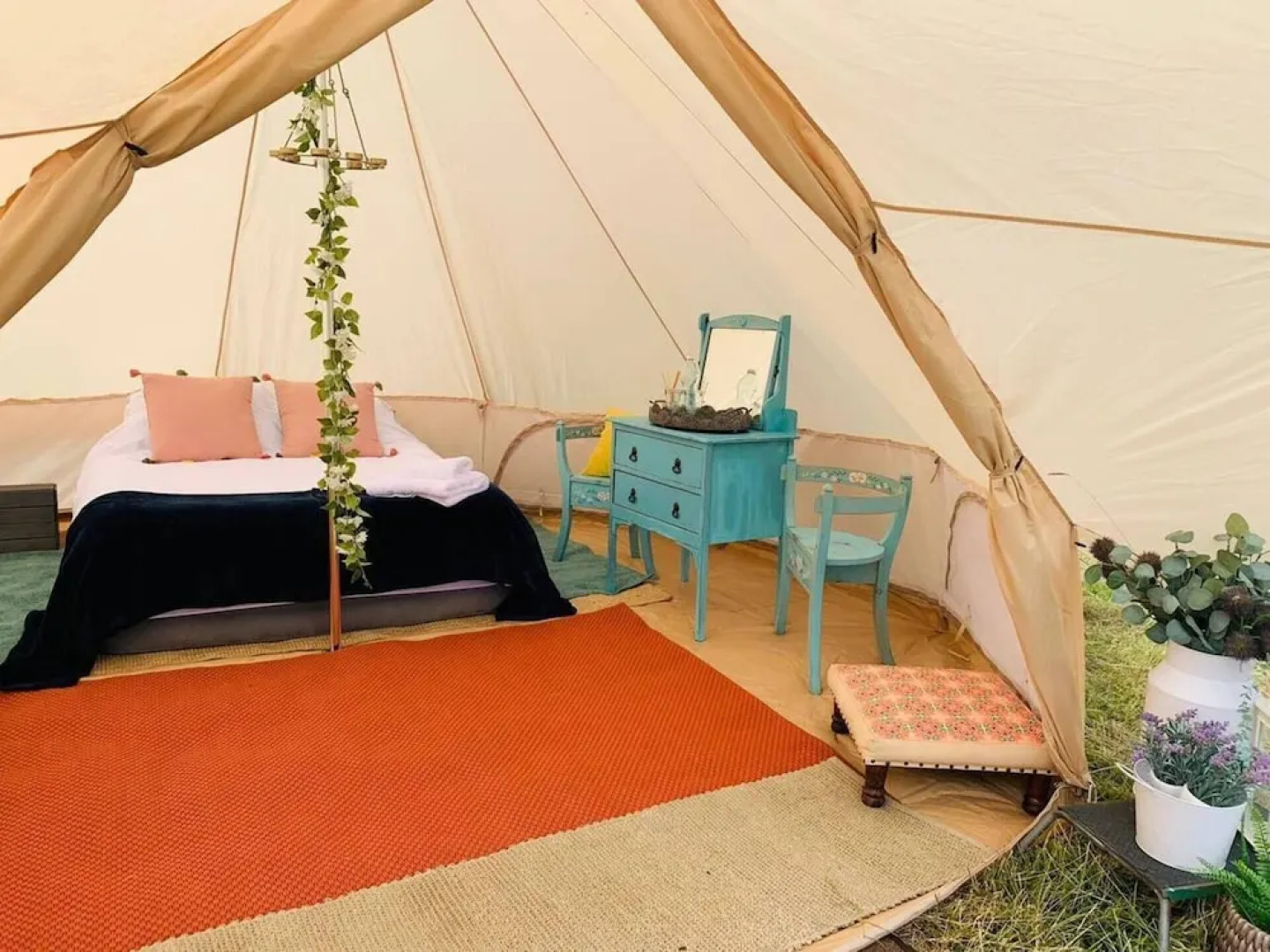 Private Glamping in a Vintage Caravan & Bell Tent