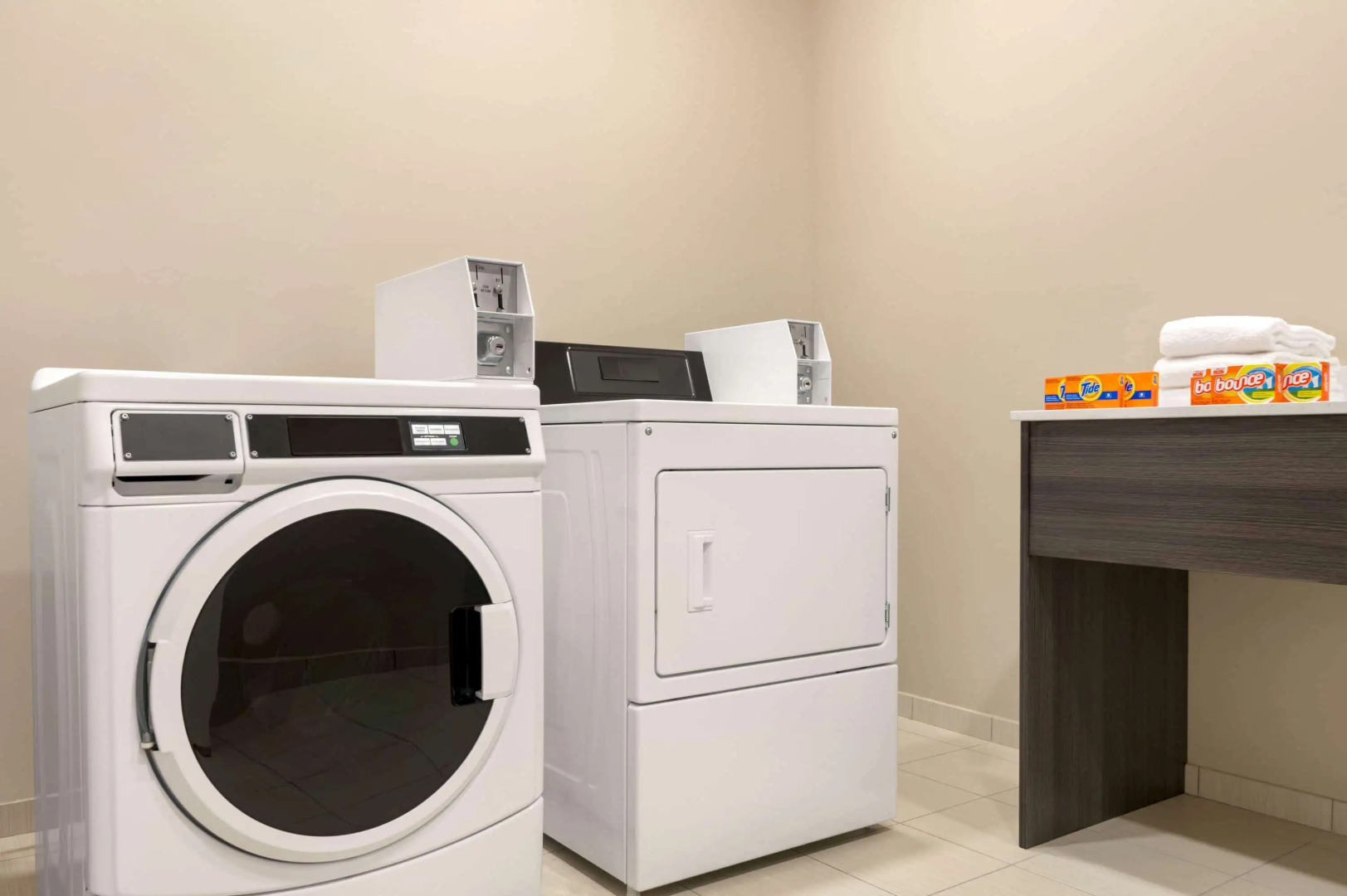 Super 8 by Wyndham Thompson