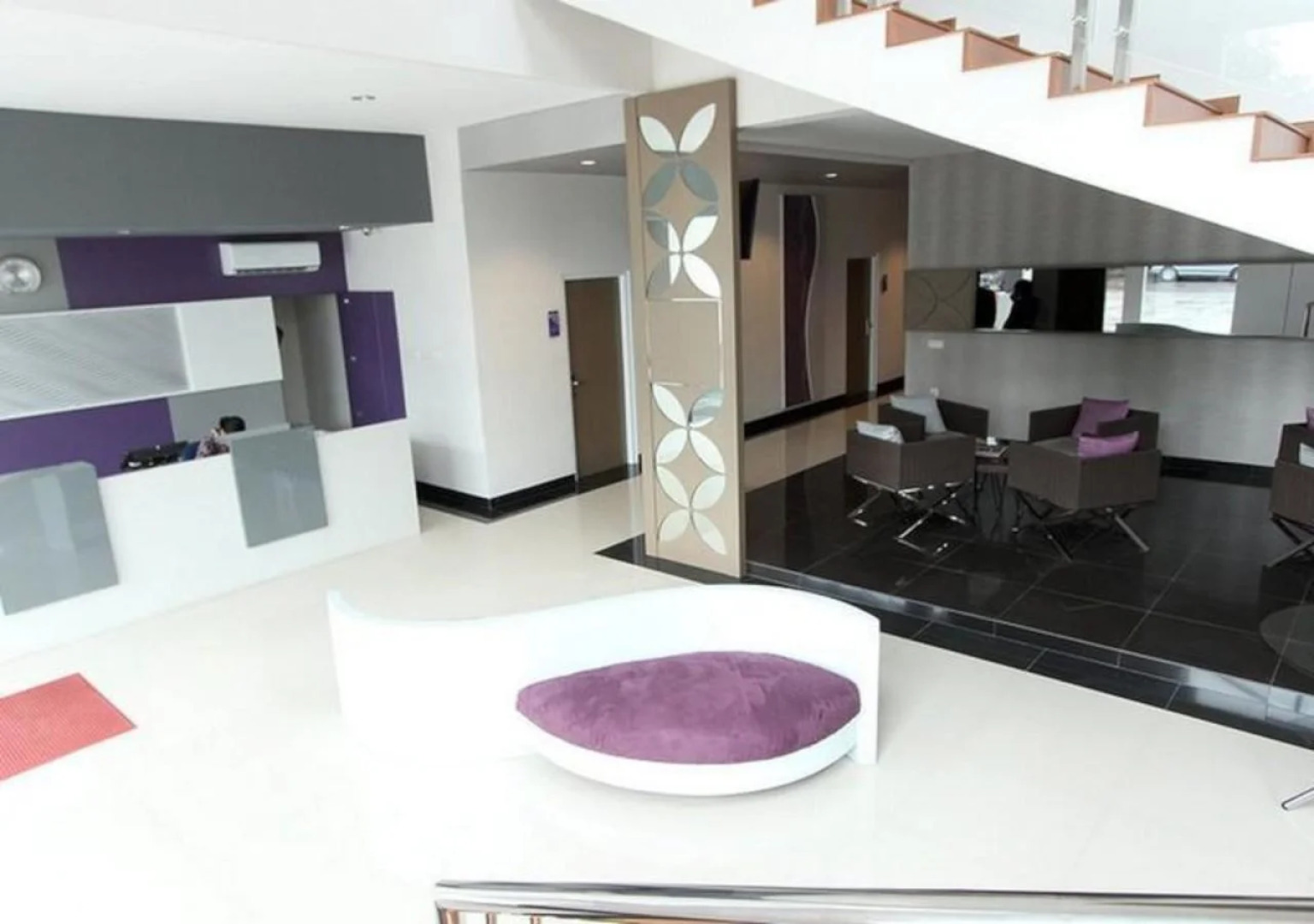 Smile Hotel by RedDoorz