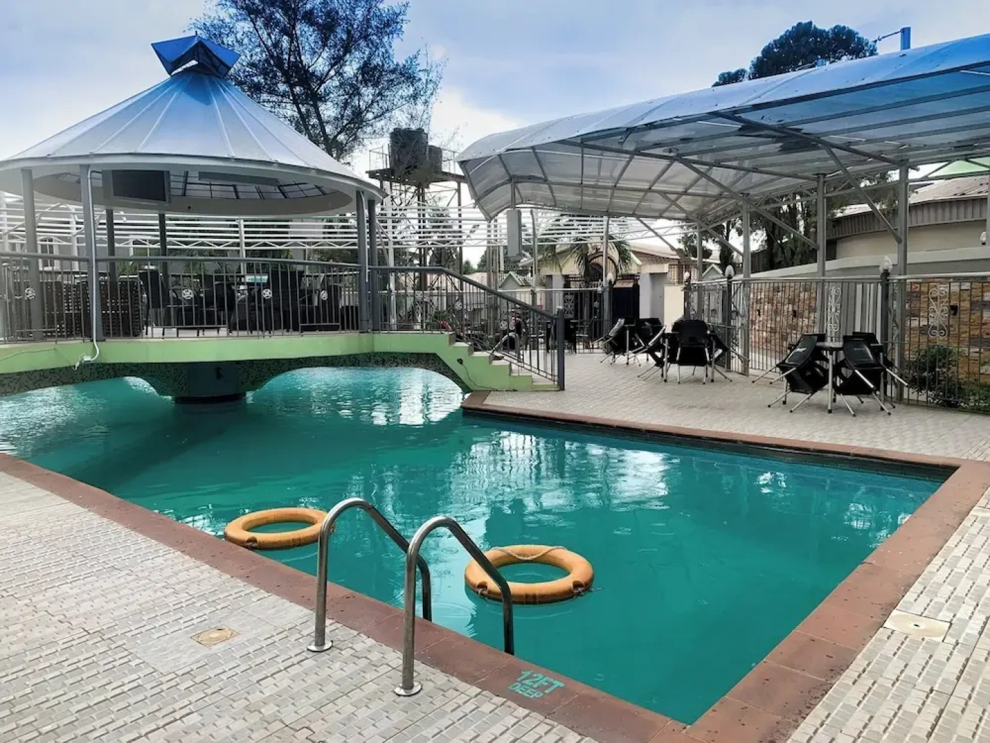 Lushville Hotel and Suites