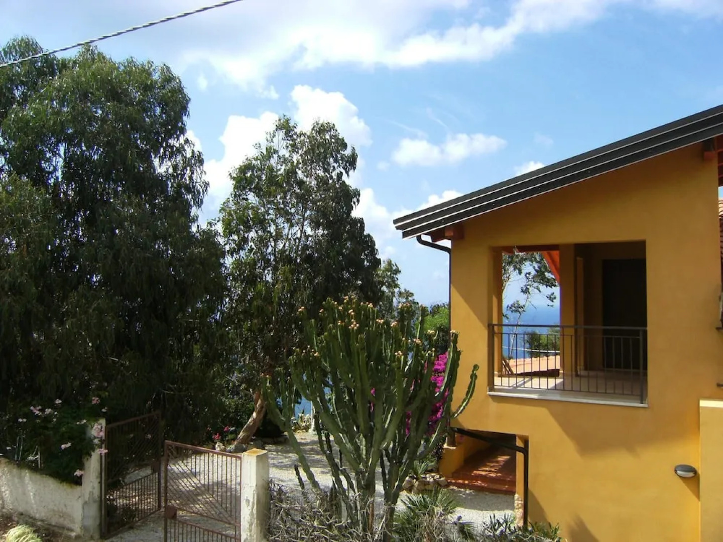 Apartment With 3 Bedrooms in Zambrone, With Wonderful sea View, Enclos