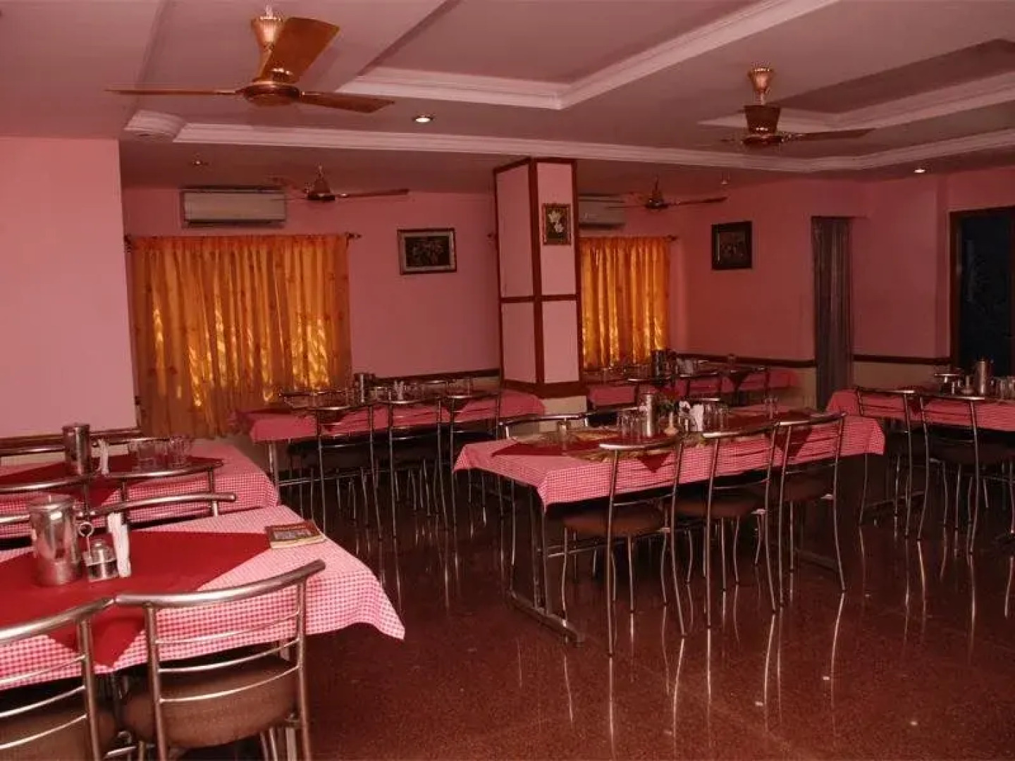 Hotel Dwaraka Inn