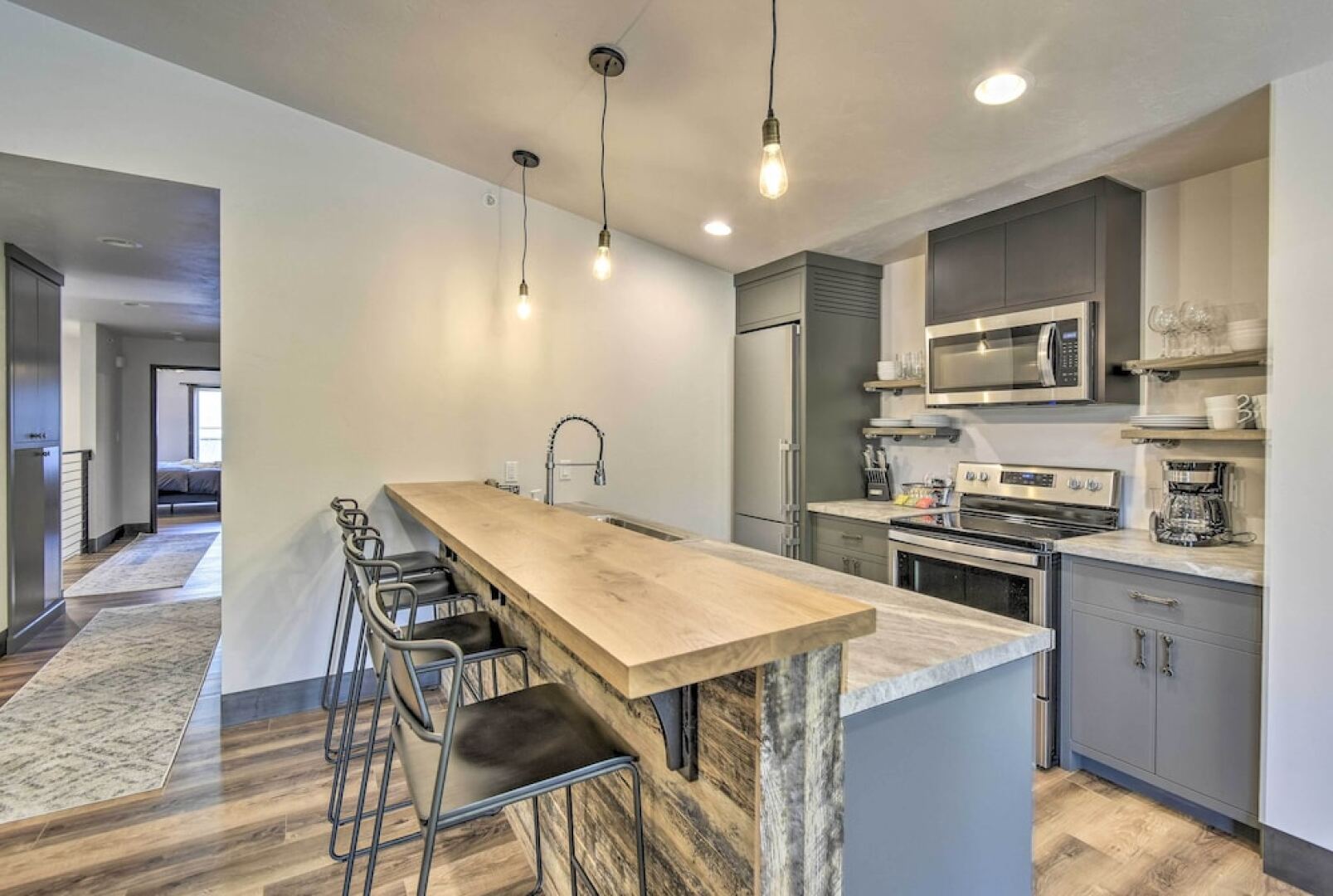 Elkhart Lake Townhome, Mins to Road America!