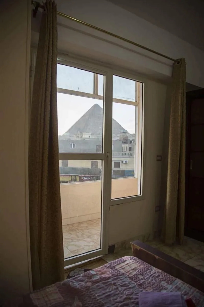 The Pyramids Inn Cheops