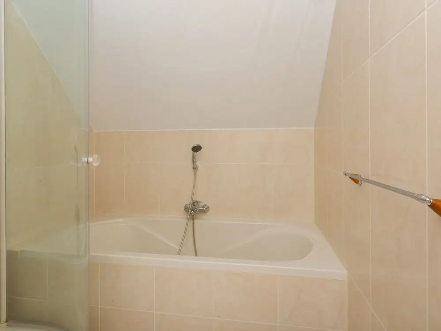 Very Spacious 6-person Apartment Located in the Centre of Ouddorp