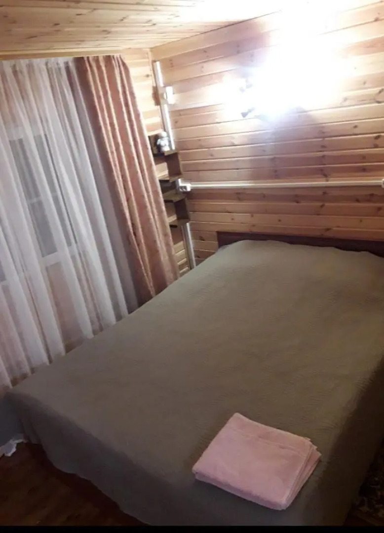 Домик у озера