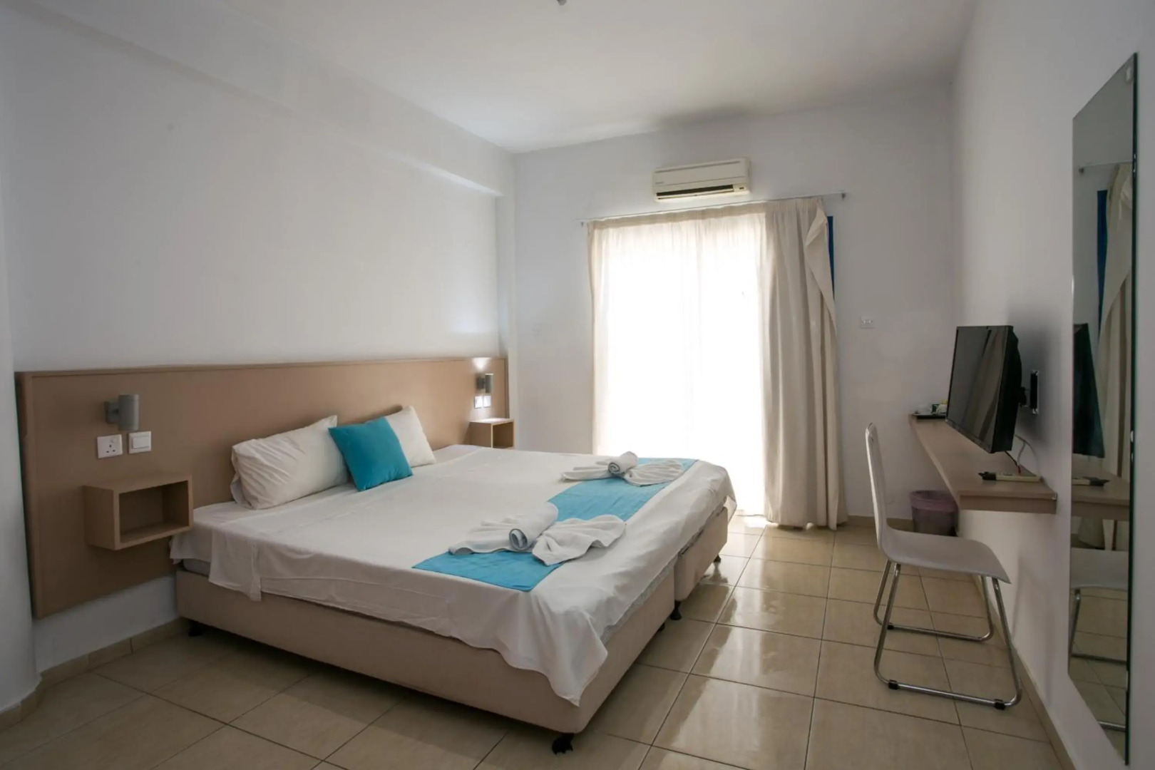 Sea Cleo Napa Hotel & Annex