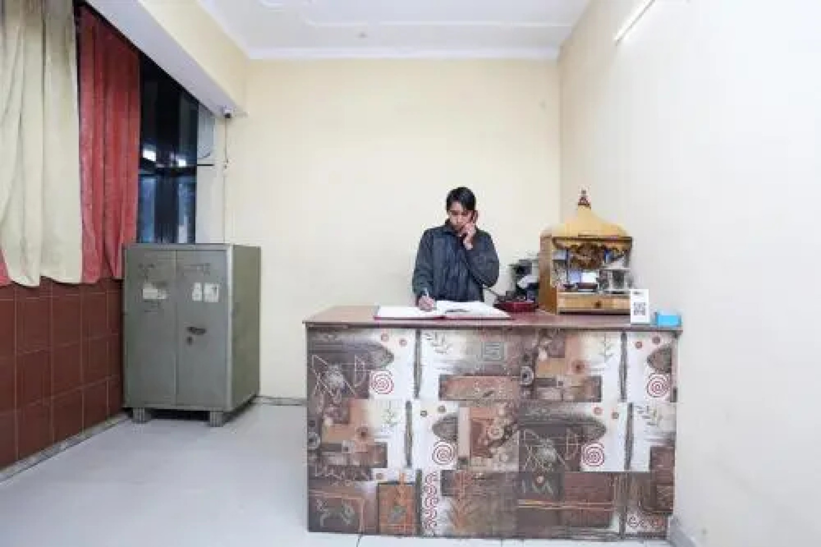 OYO 28411 Taj Guest House