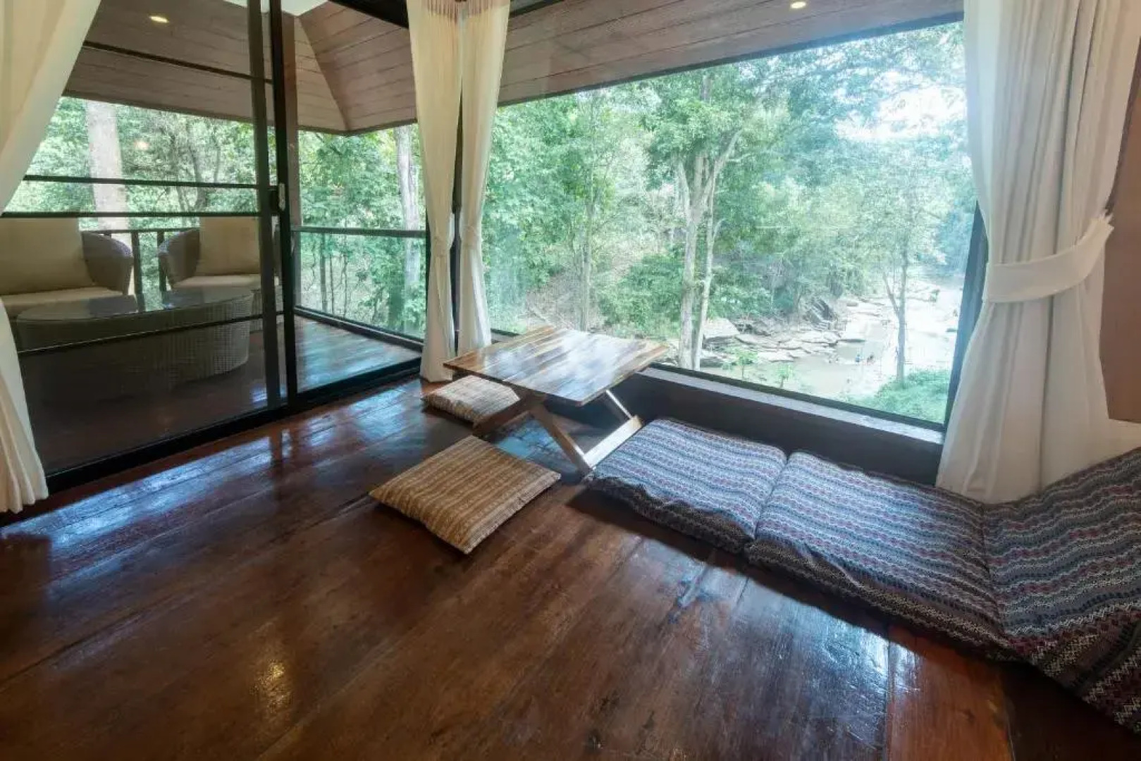 Tawan Riverside - Elephant Resort