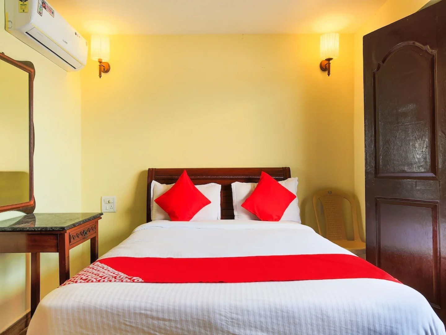 OYO 22410 Mandovi Riverfront Hotel By Ben Hospitalities