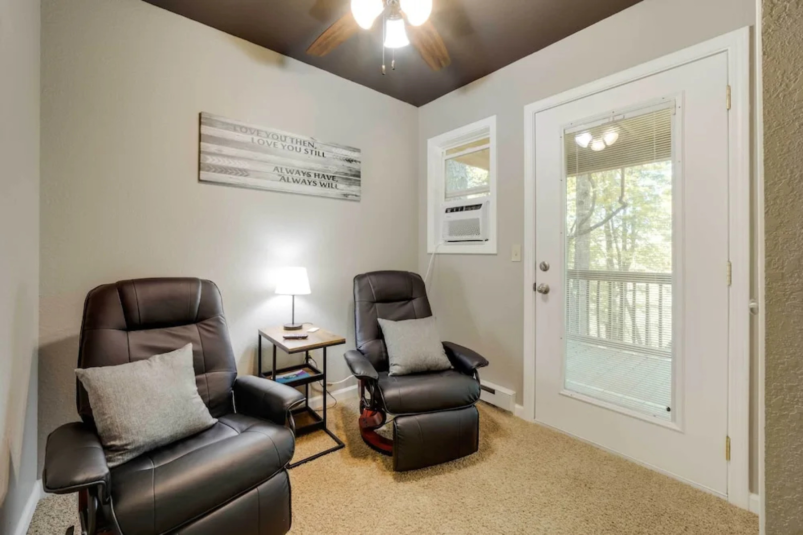 Cozy Whittier Cabin + Yard & Hot Tub, Pets Welcome