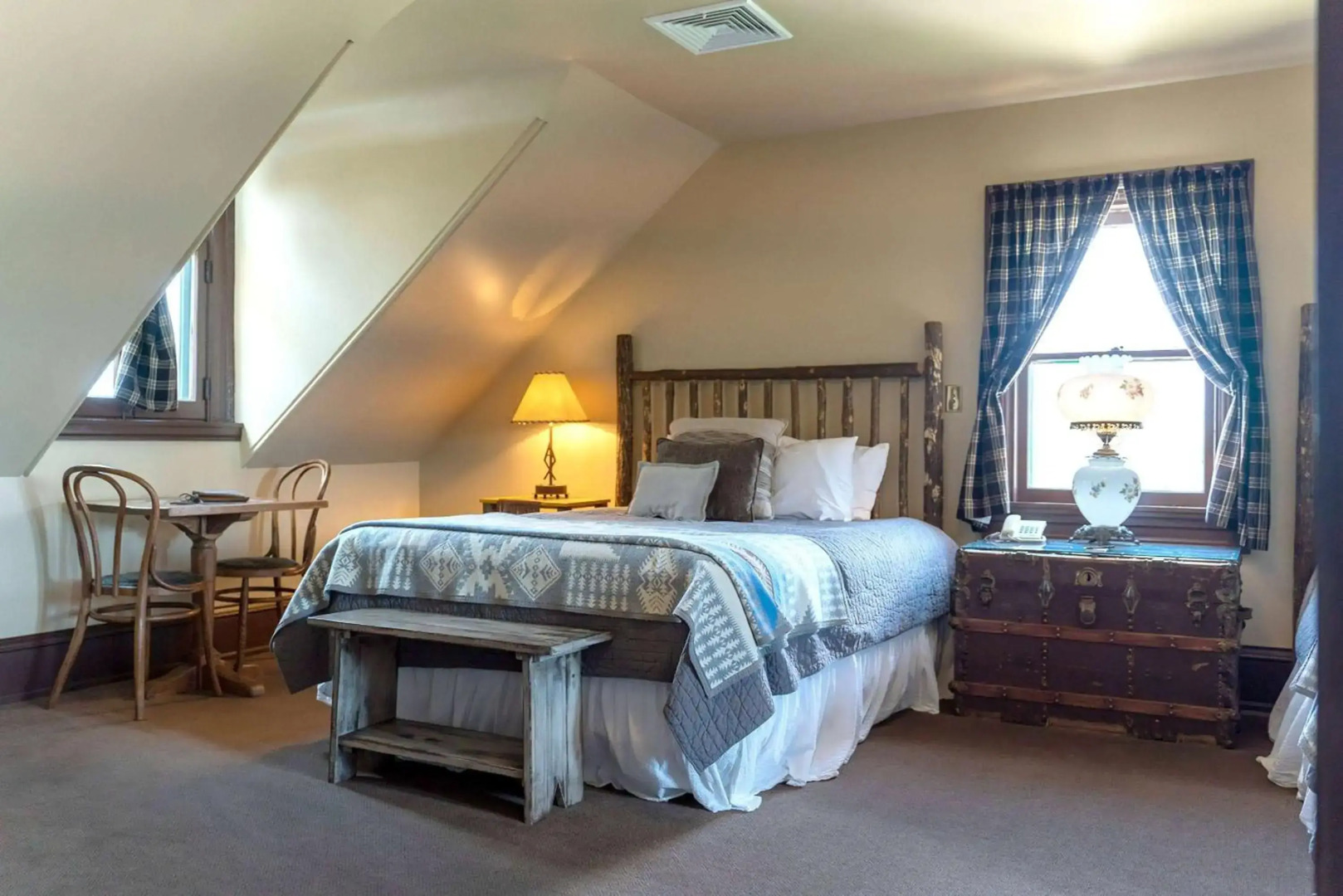 Sheridan Inn, B/W Signature Collection