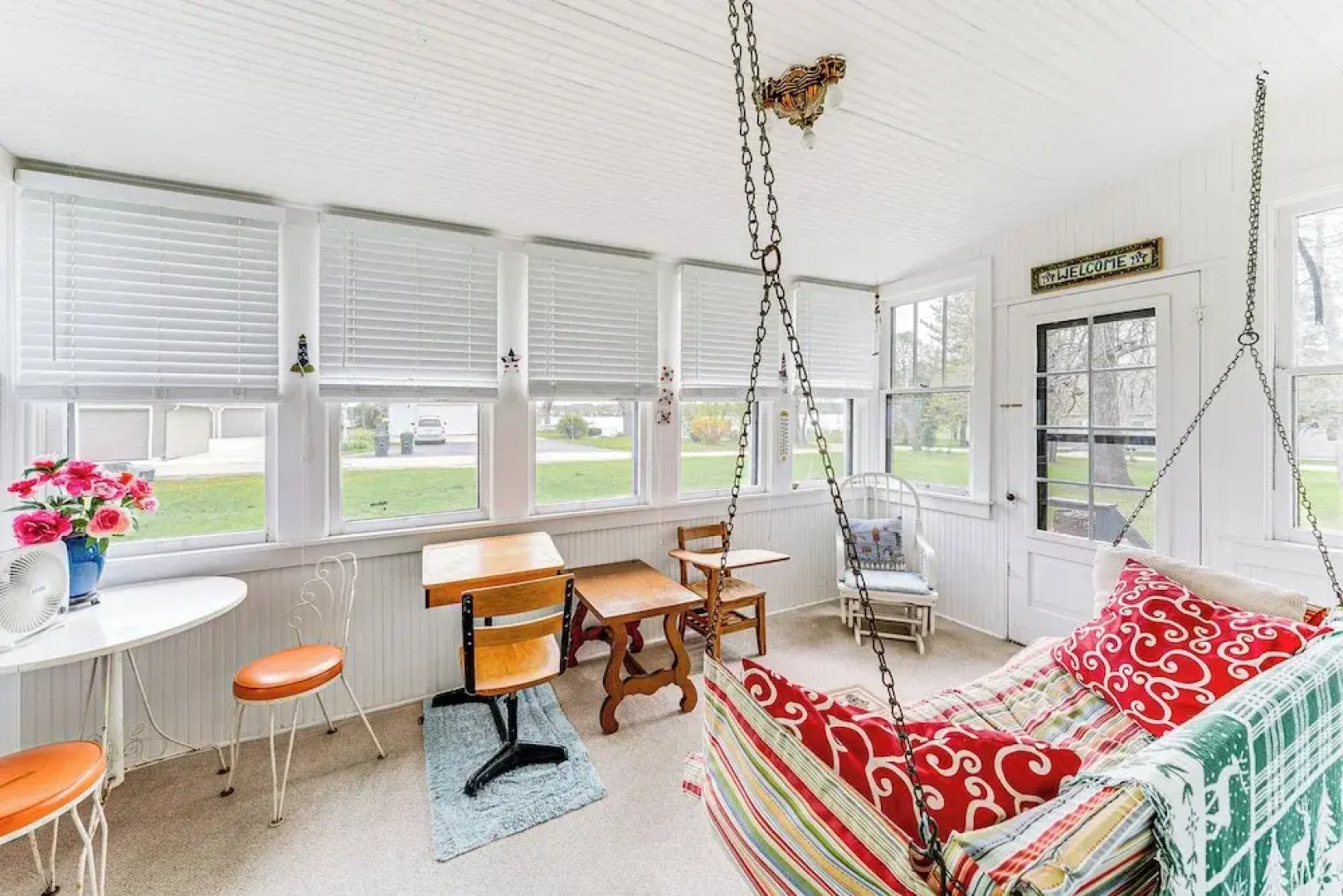 Twin Lakes Cottage: Walk to Elizabeth Lake!