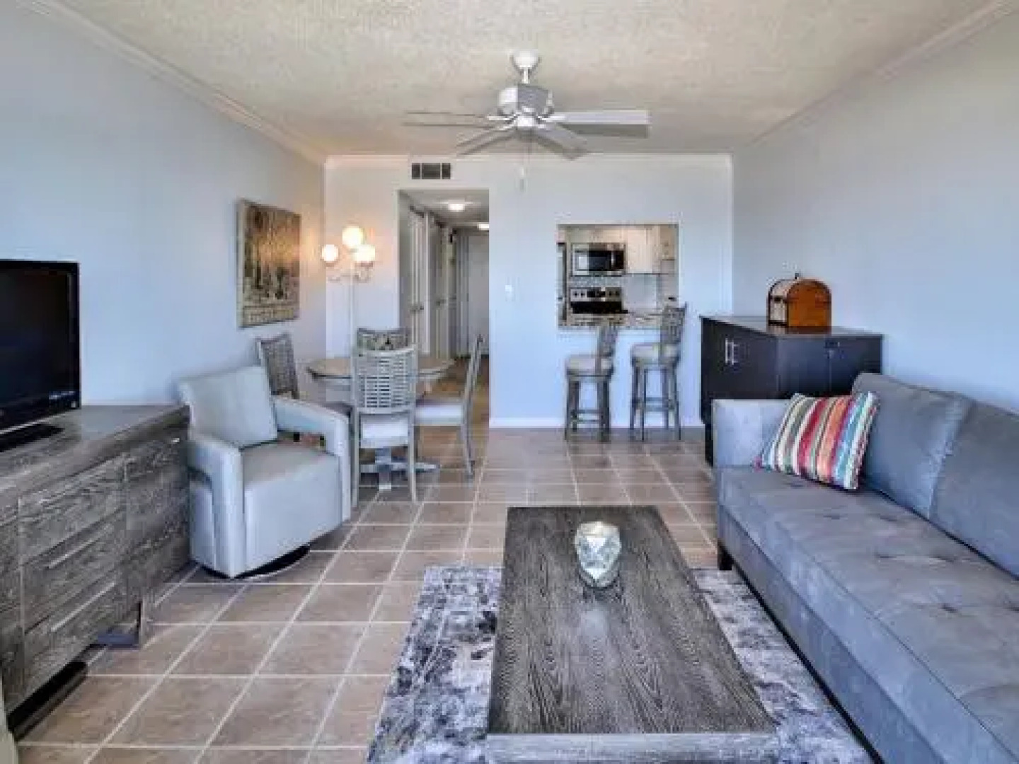 Harbour Light Towers 1603 2 Br condo by RedAwning