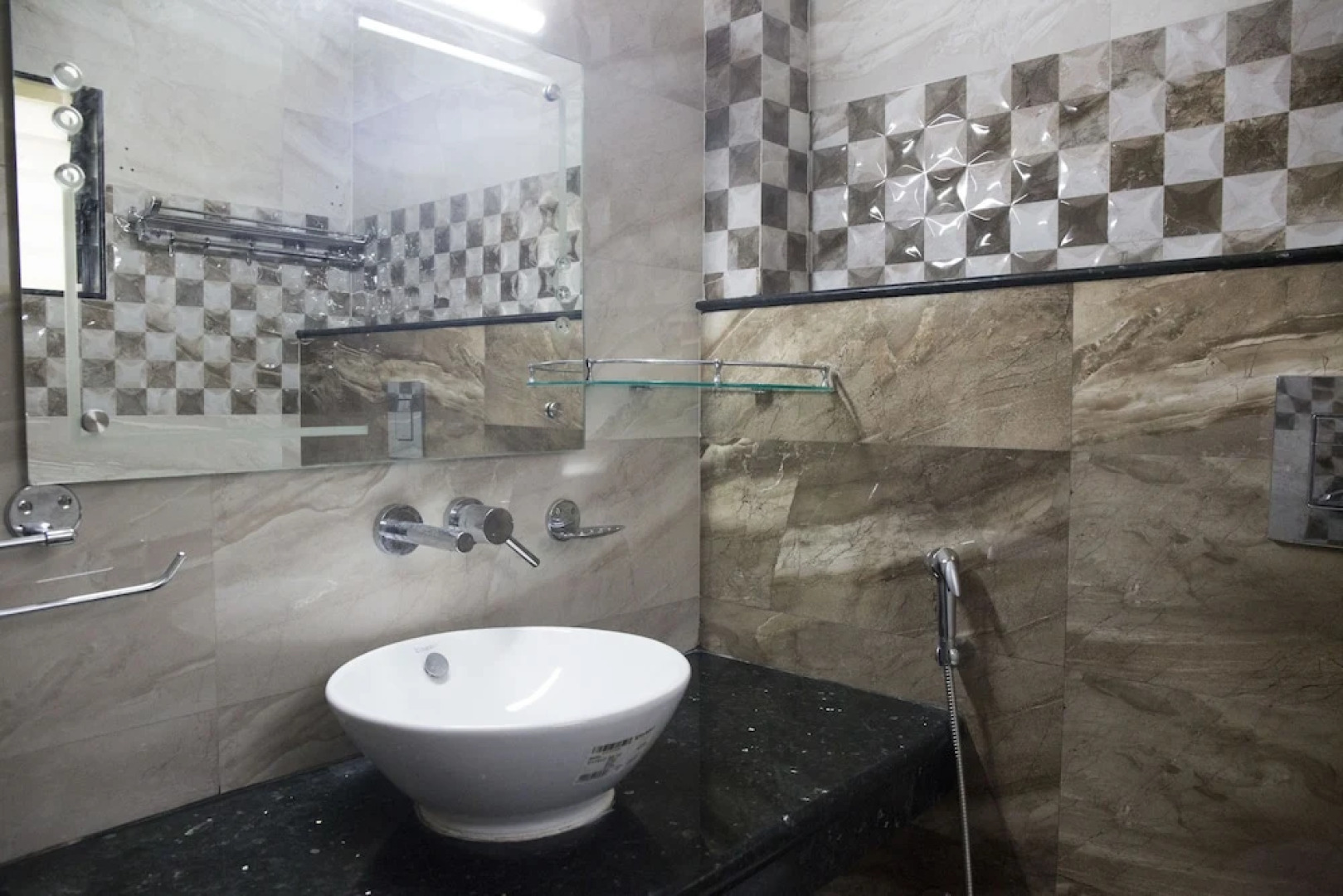 OYO 6680 Hotel Galaxy International