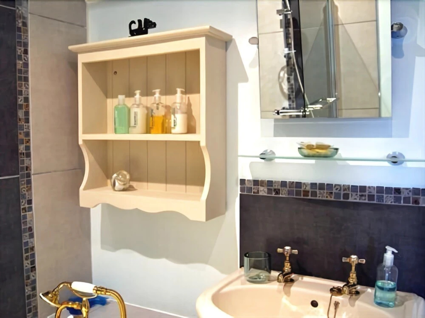 Plas Efenechtyd Cottage B&B