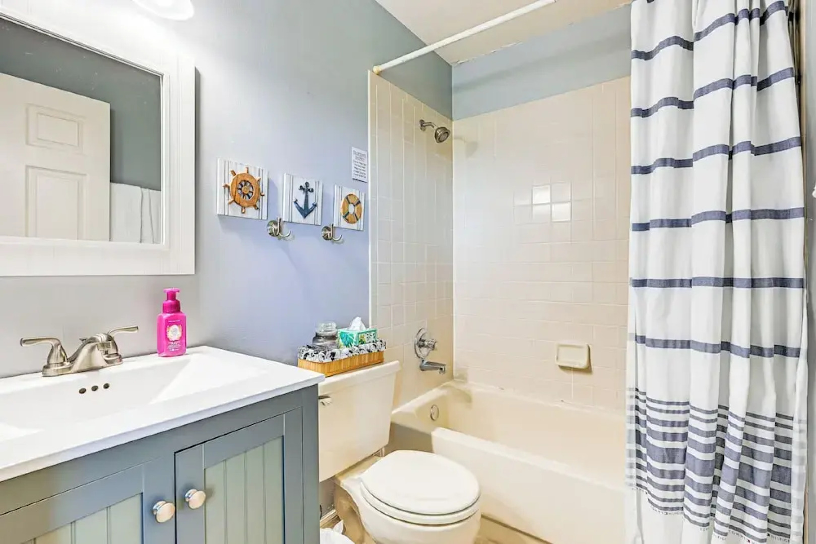 Sunny Canal-view Villa w/ Lanai in Sebring!