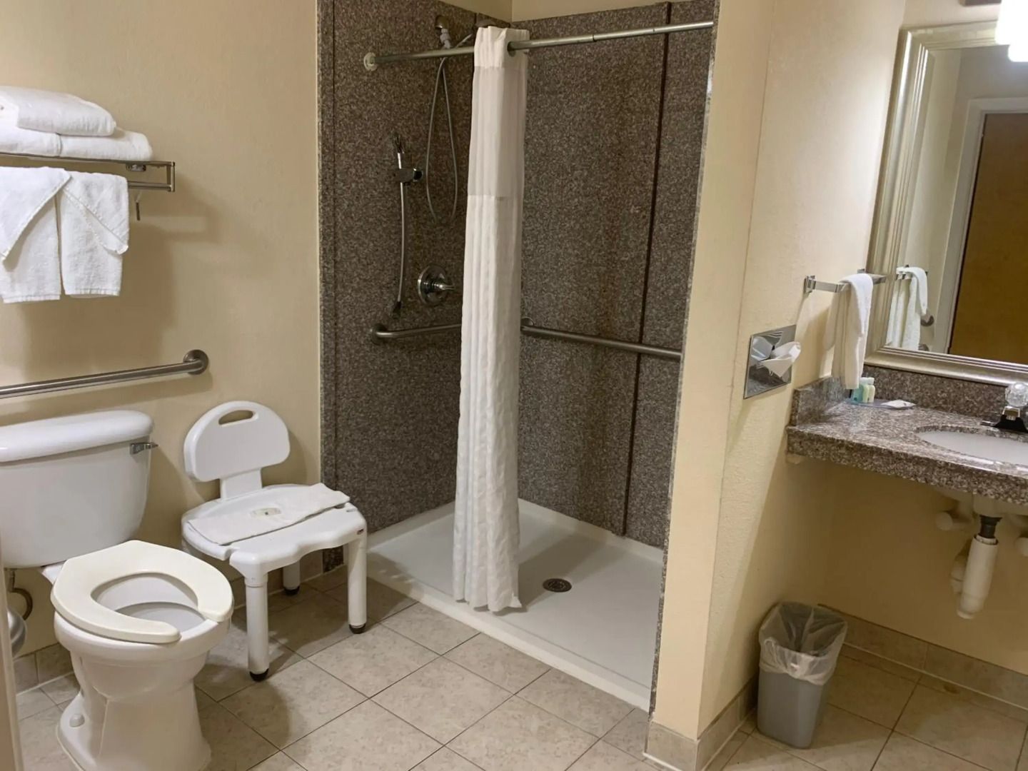 Quality Inn & Suites Pensacola Bayview