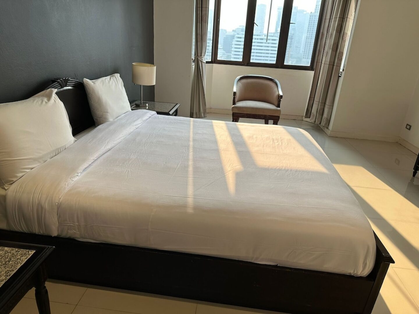 Апартаменты Omni Tower Direct Rooms Sukhumvit Soi 4