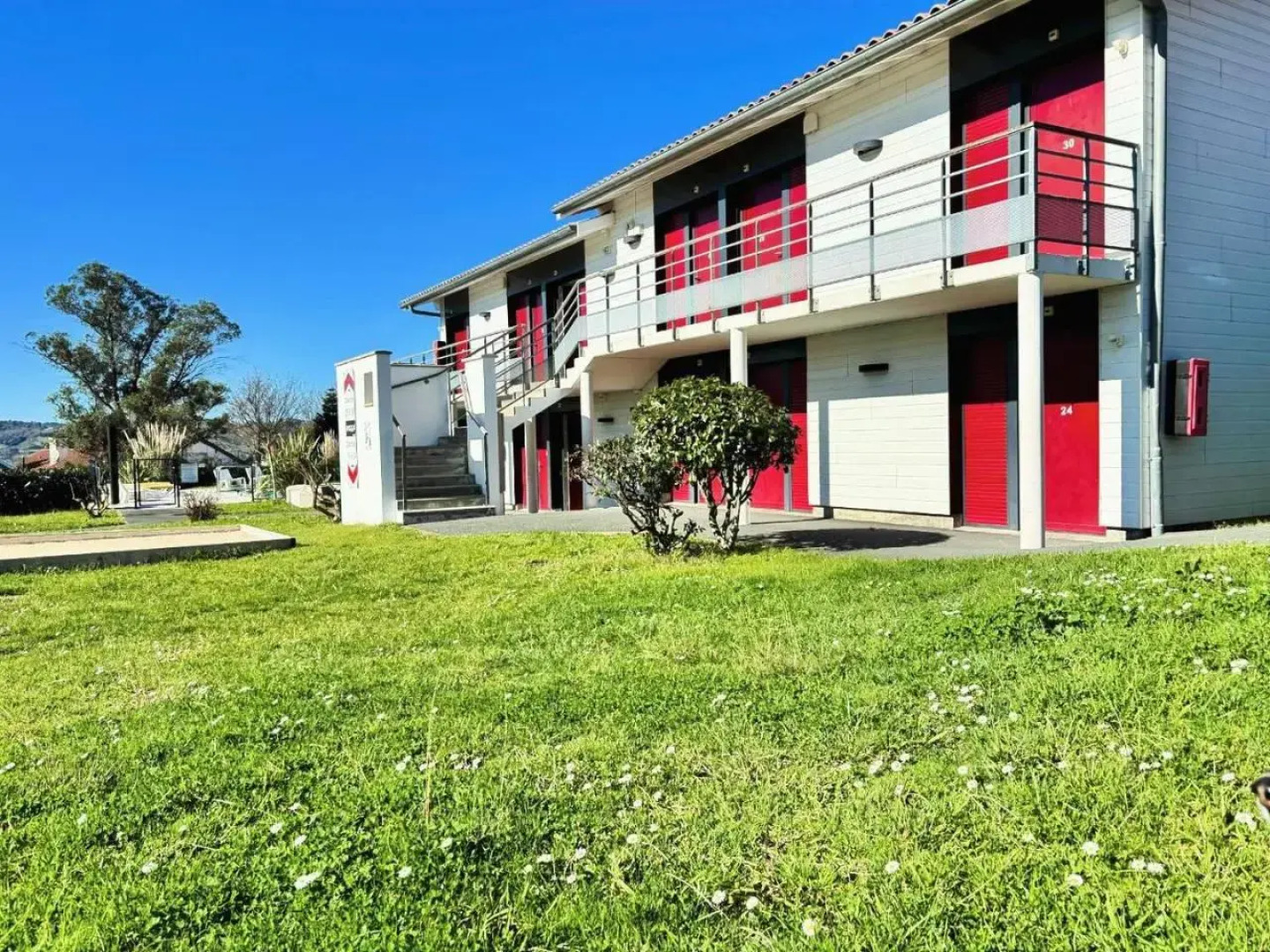 Bella Vista Guest Center Pays Basque