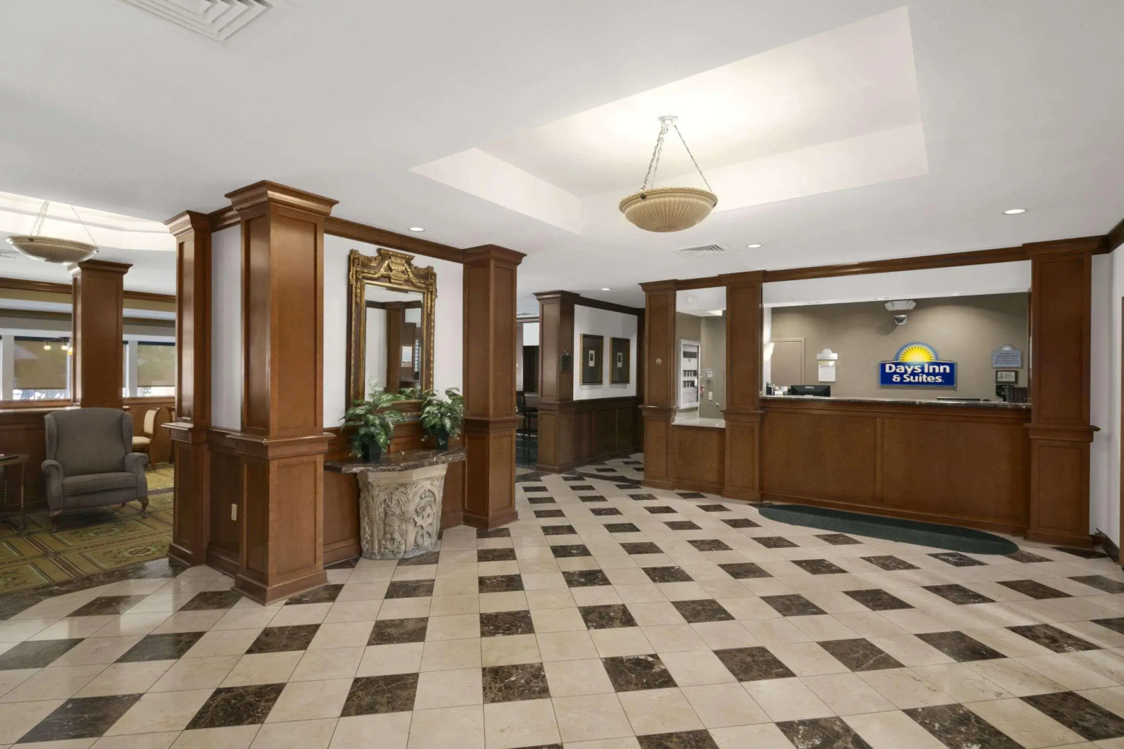 Days Inn & Suites Omaha