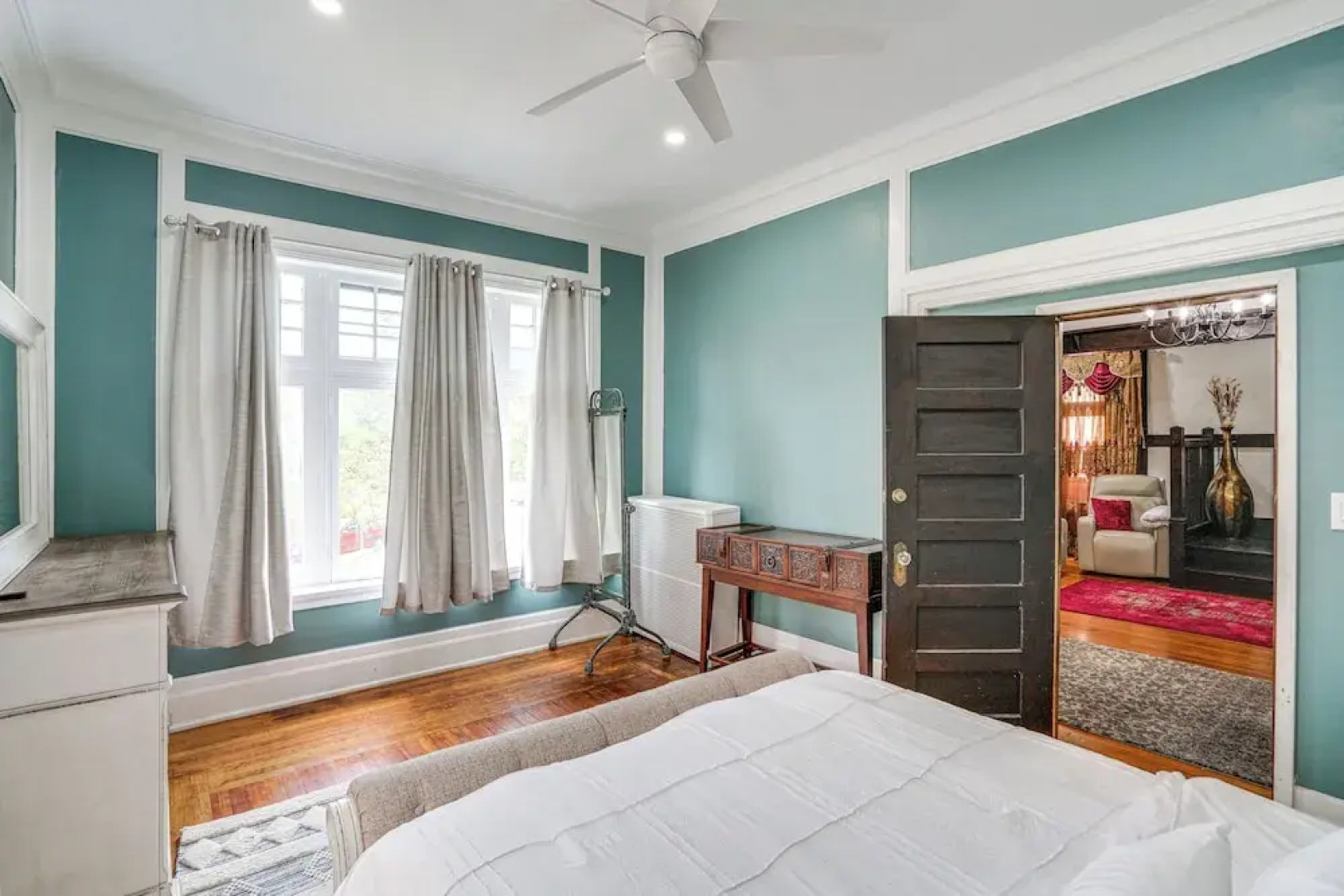 Walk to Nott Memorial: Studious Retreat Near Eats