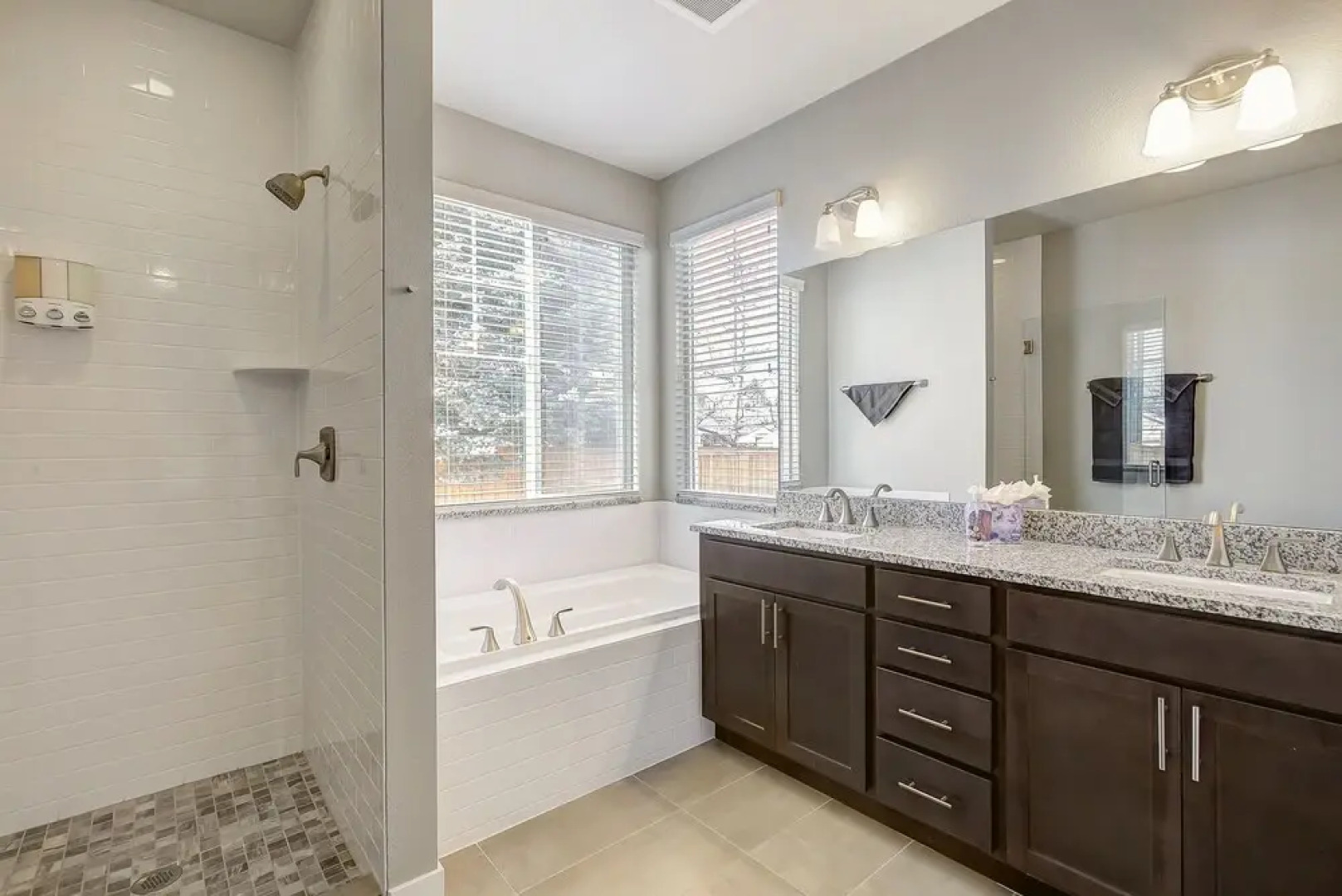 Beautiful New Denver Home! Sleeps 12!