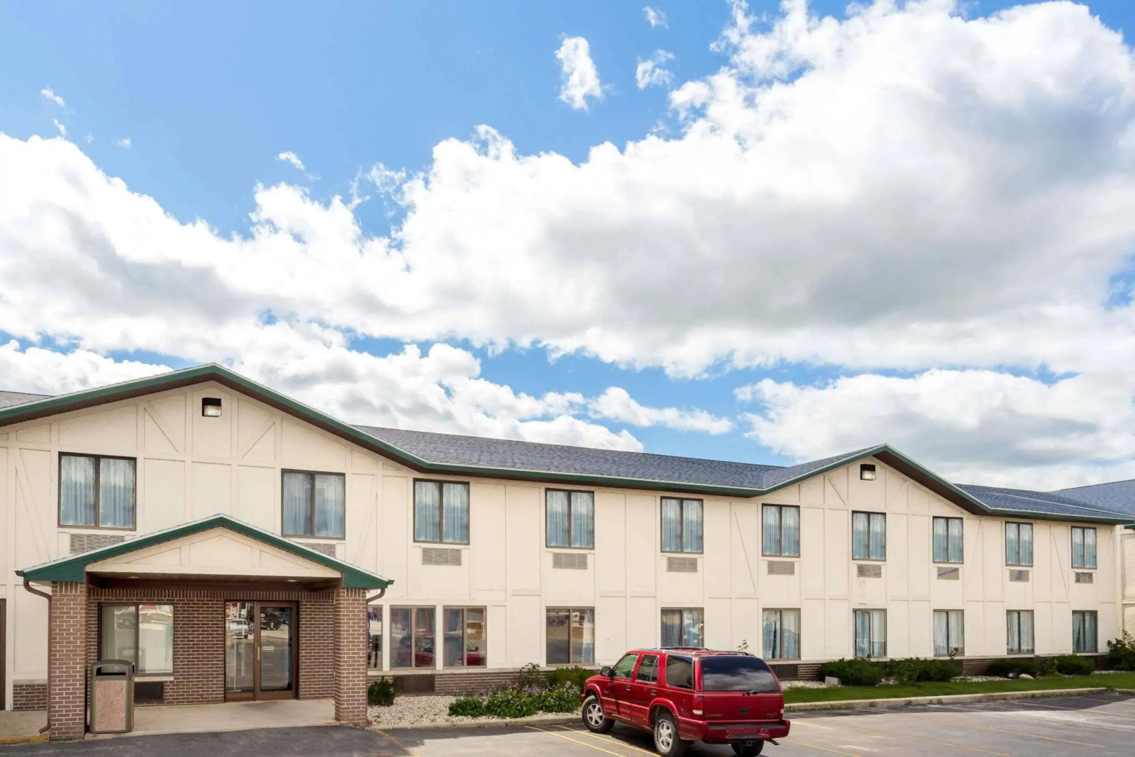 Delavan Inn and Suites