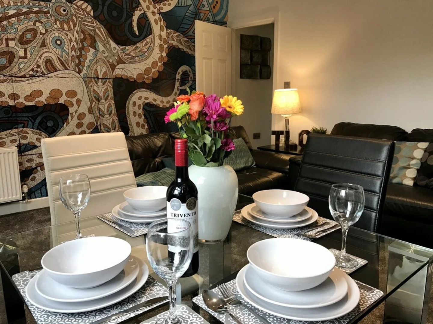 Stylish 3 Bedroom House Only 5 Mins From M6/m58