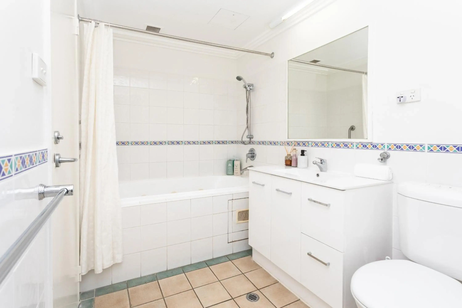 ☆Airliedise☆NO hills☆5min walk 2 Port of Airlie/Ferry terminal☆WiFi☆Netflix