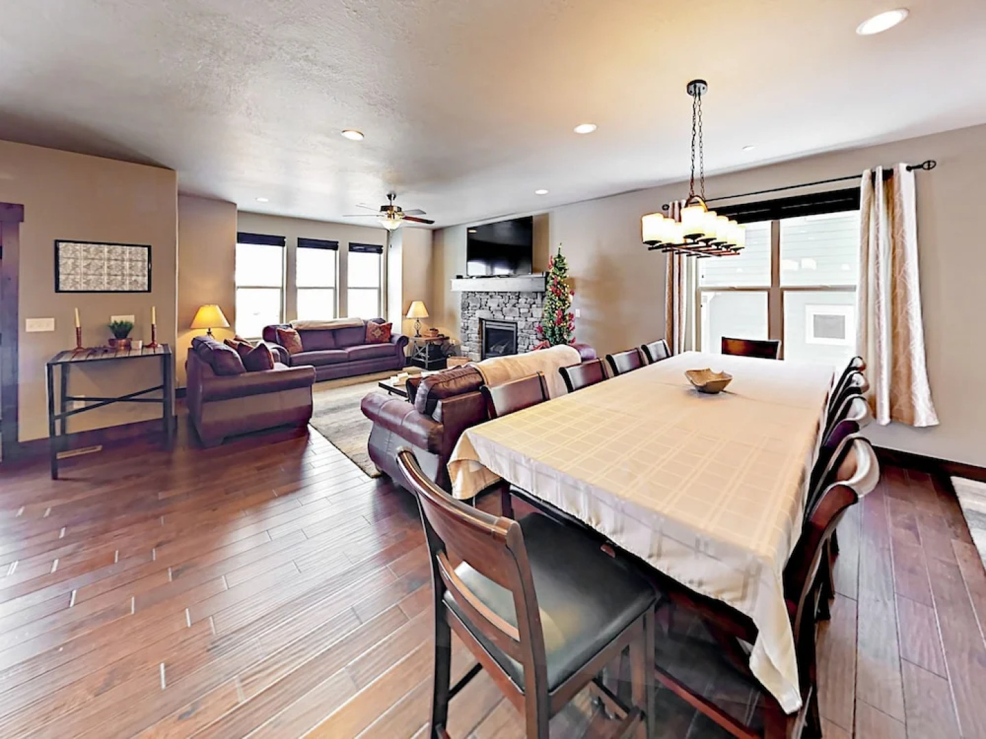 West Abigail - 4 Br Townhouse