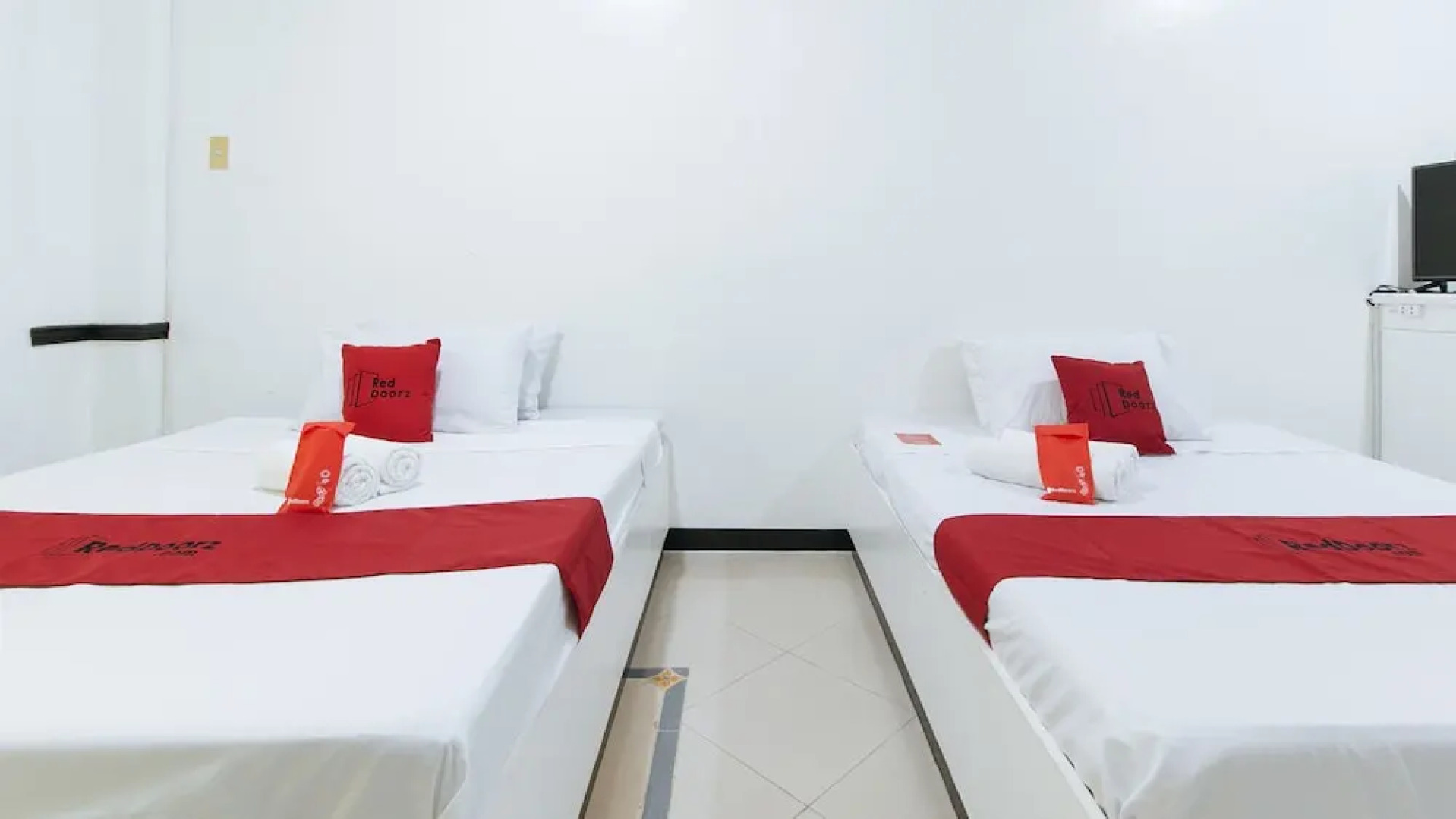 RedDoorz Plus @ Villa Gloria Taguig