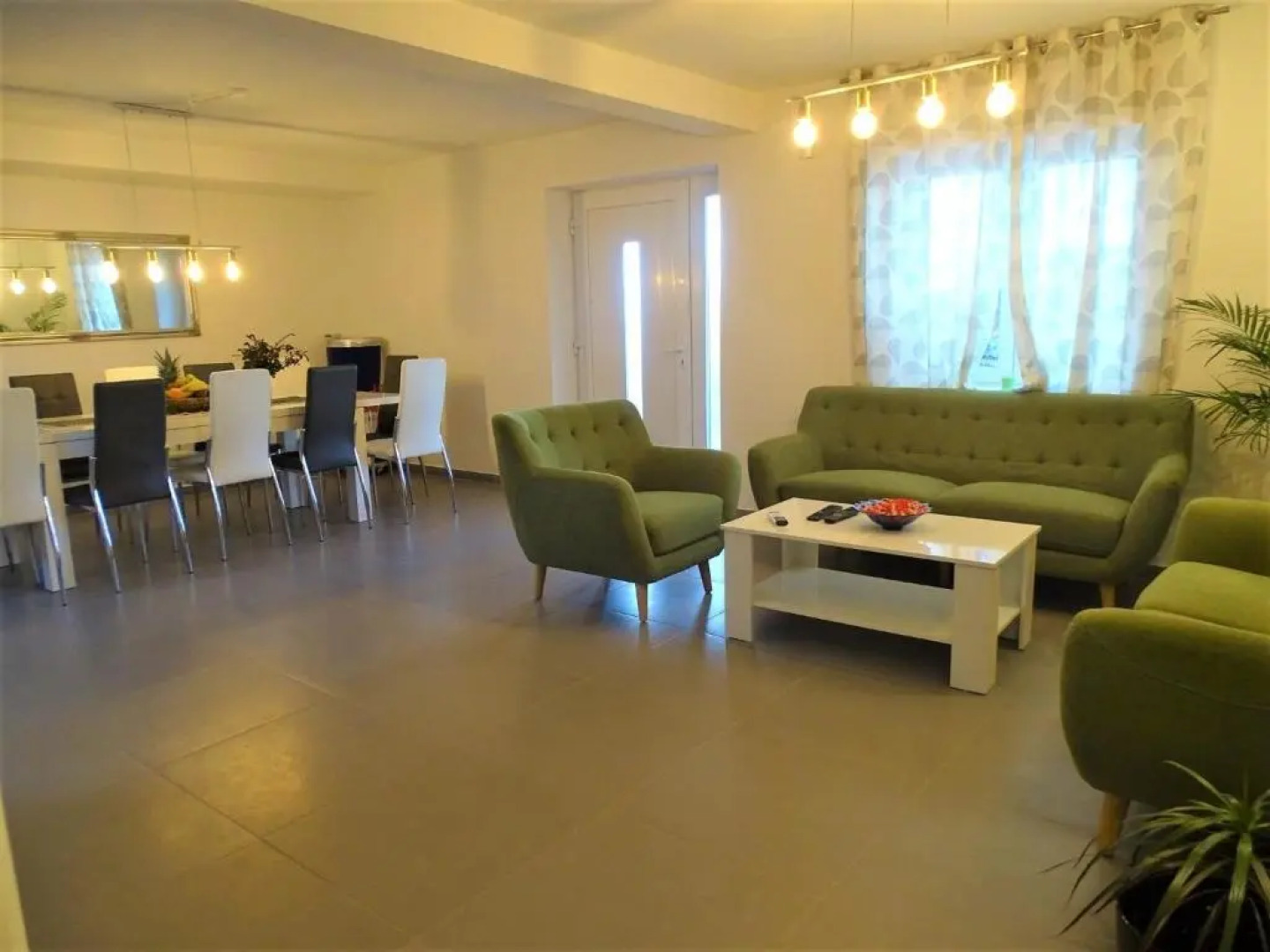 Seaside Villa mit Pool für 12 Personen