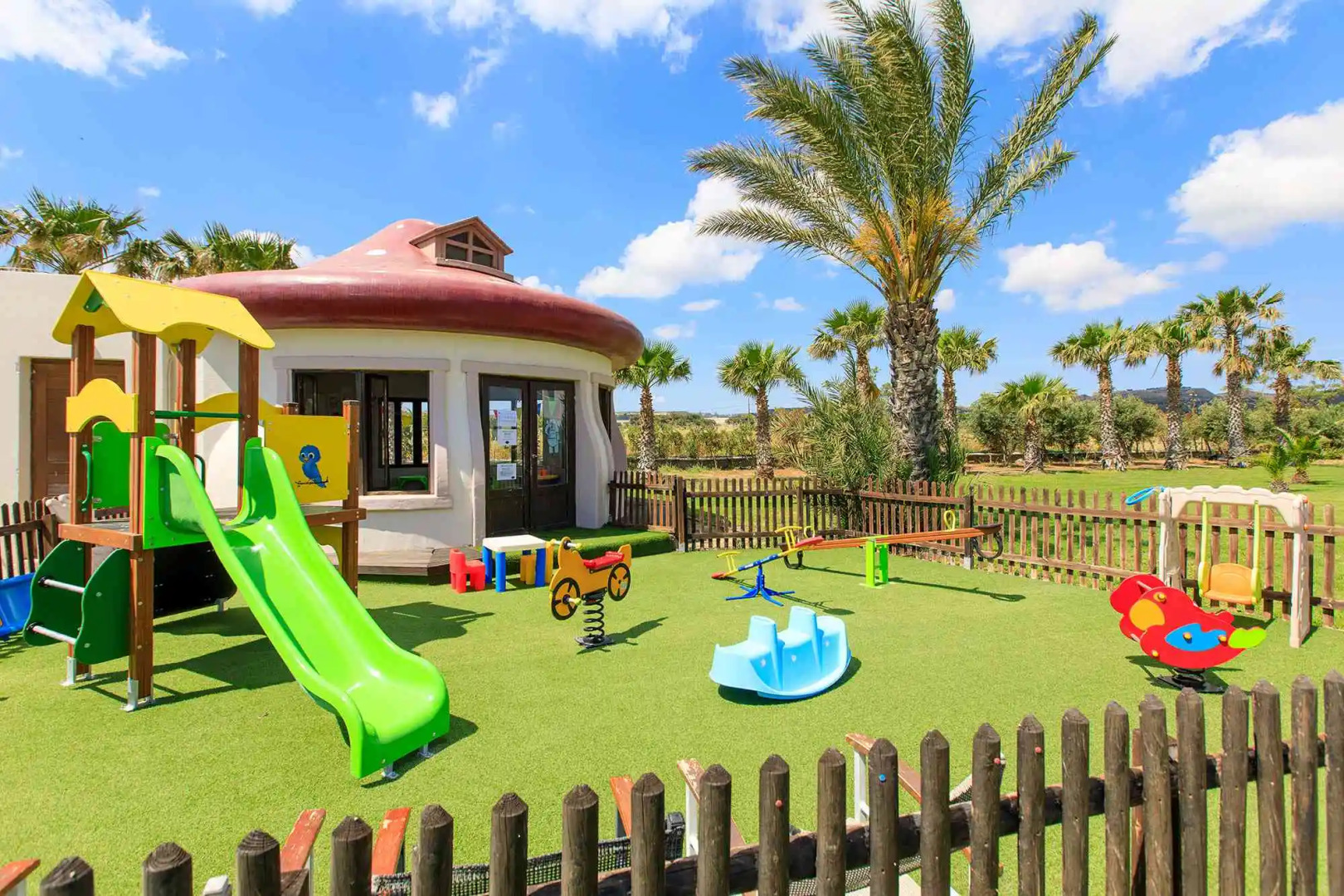 Отель Sovereign Beach