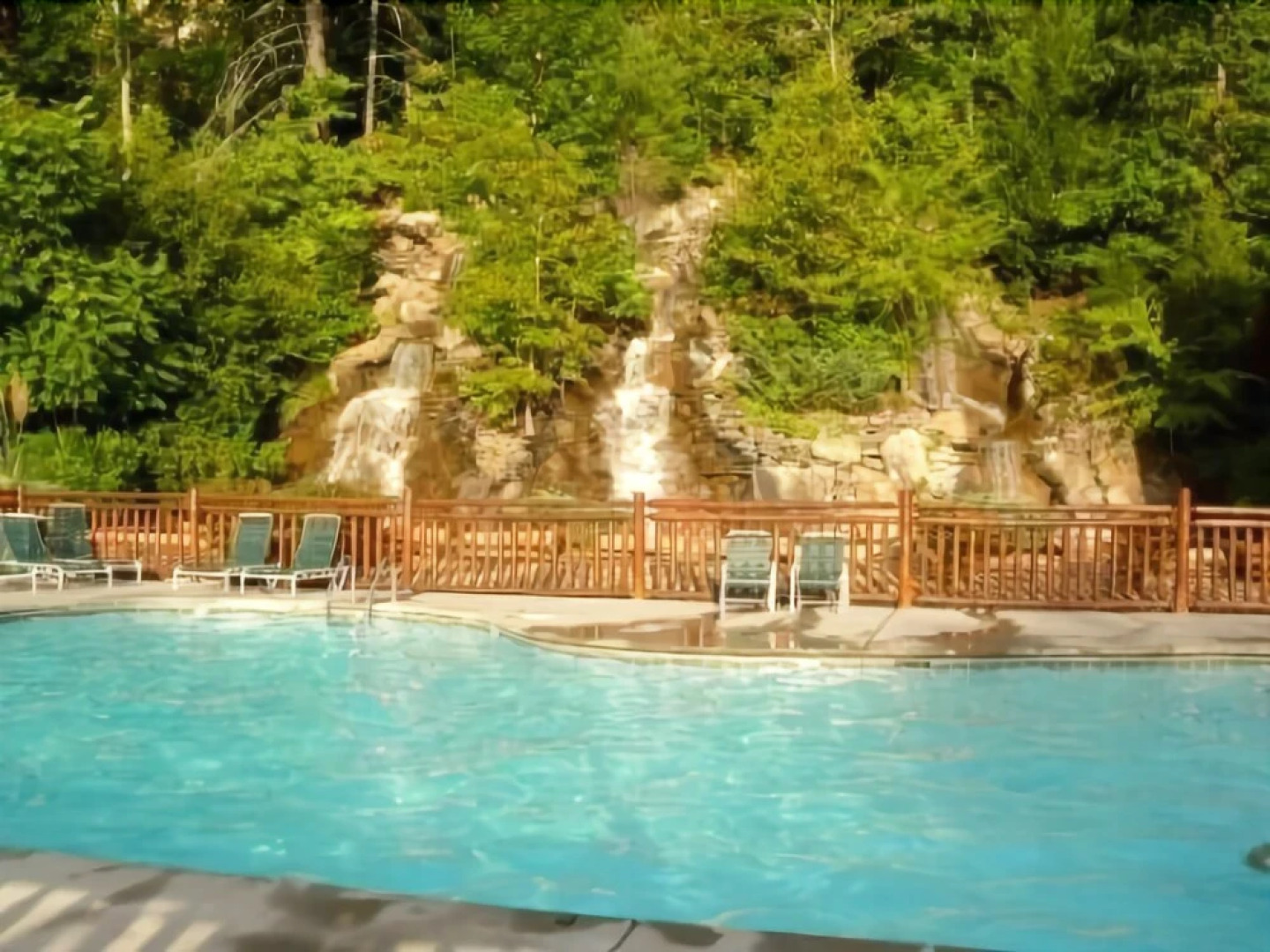 Hakuna Matata - 2 Br cabin by RedAwning