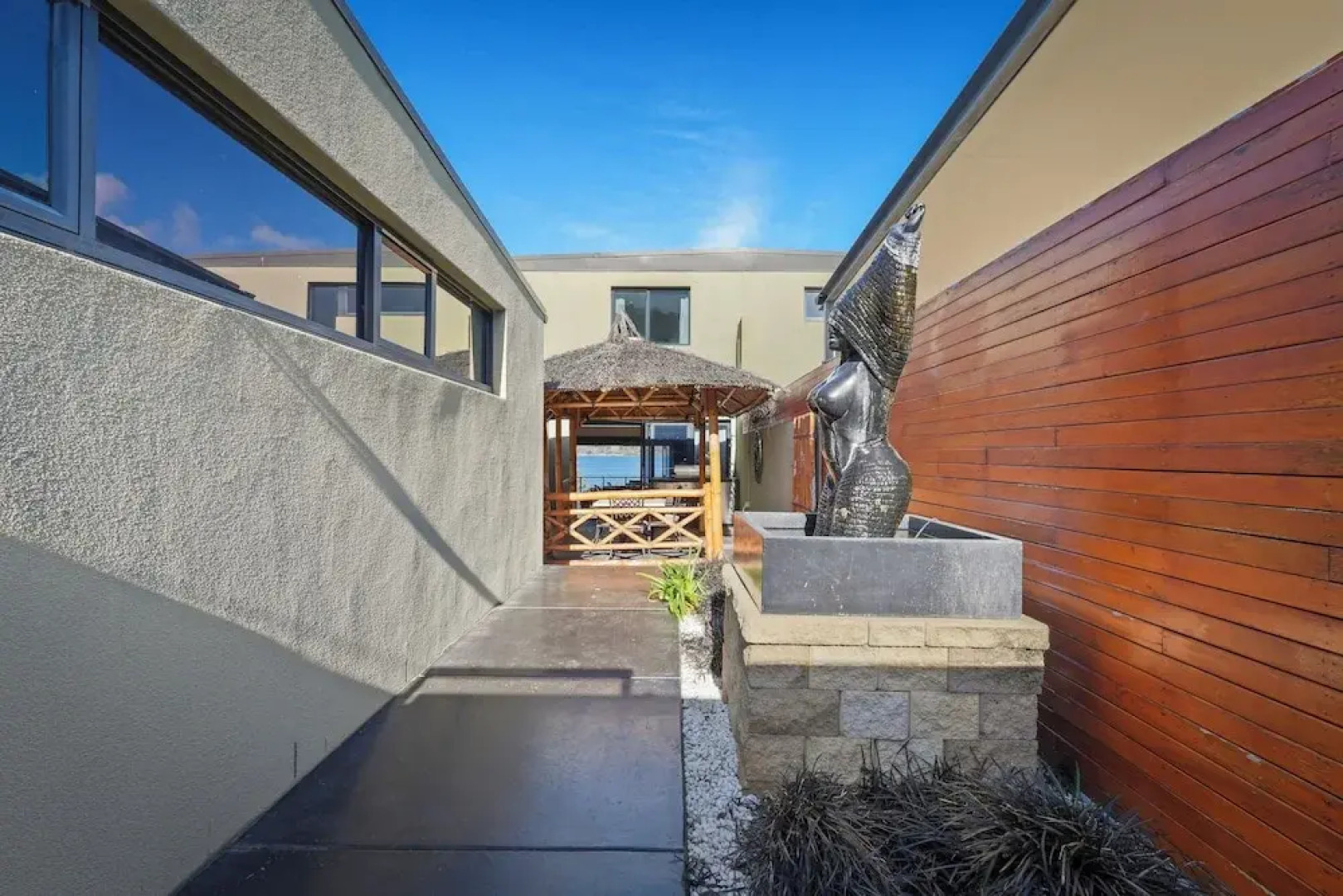 Waterfront Home - Gorgeous Views - 2 Bed