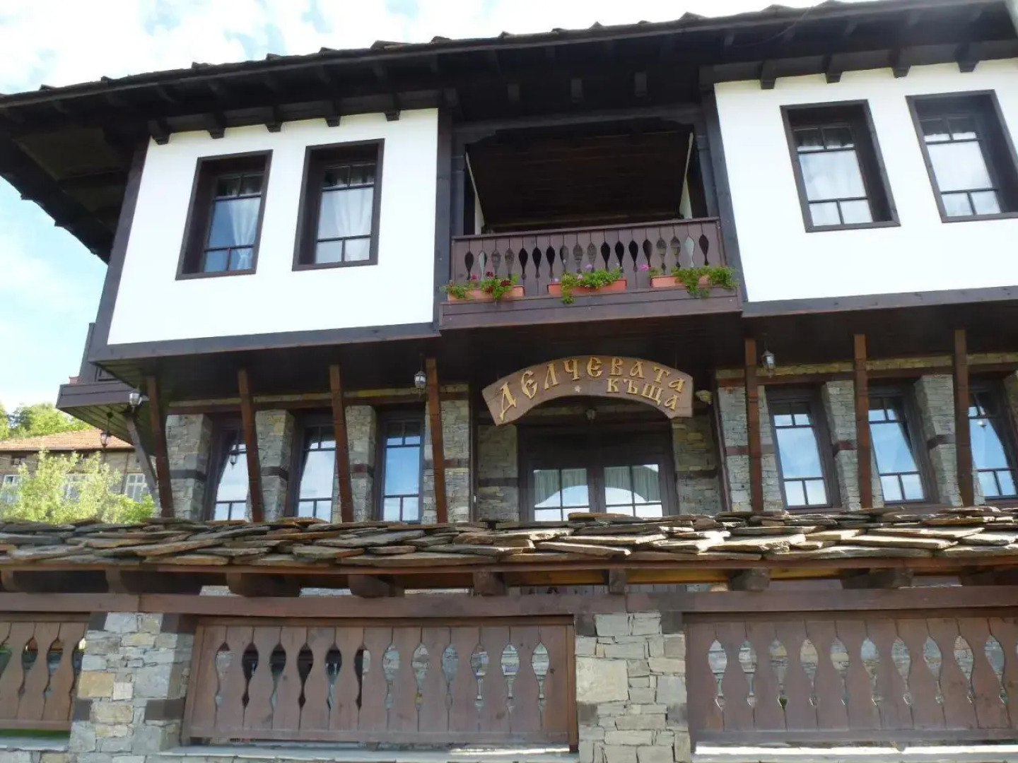 Delchevata Kushta V Leshten