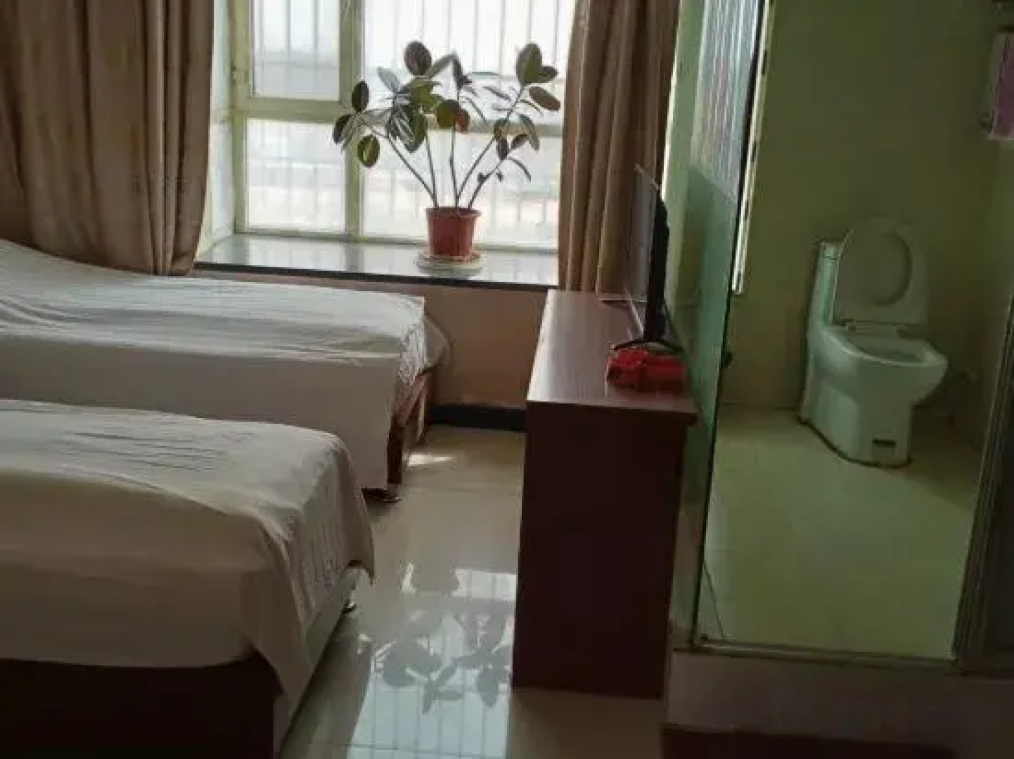 Luntai Bauhinia Hotel