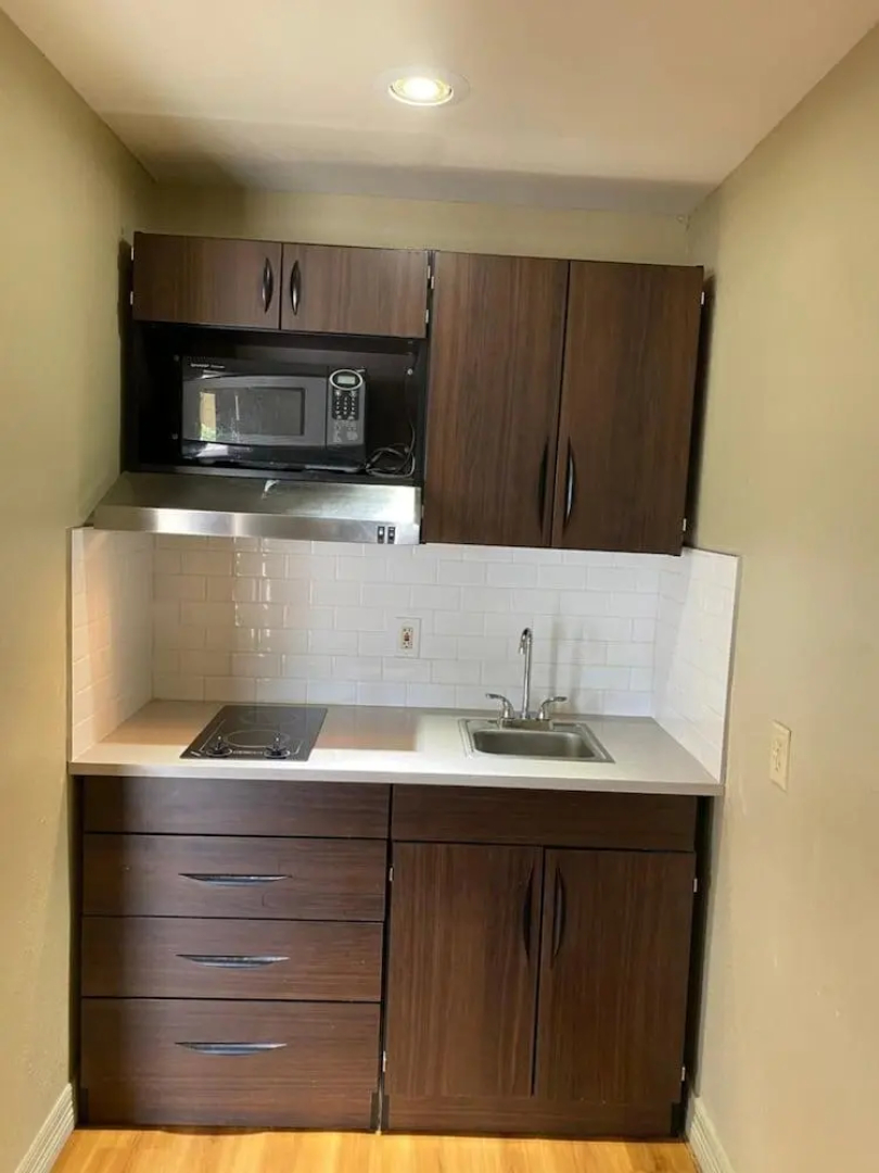 Stratford House Inn and Suites