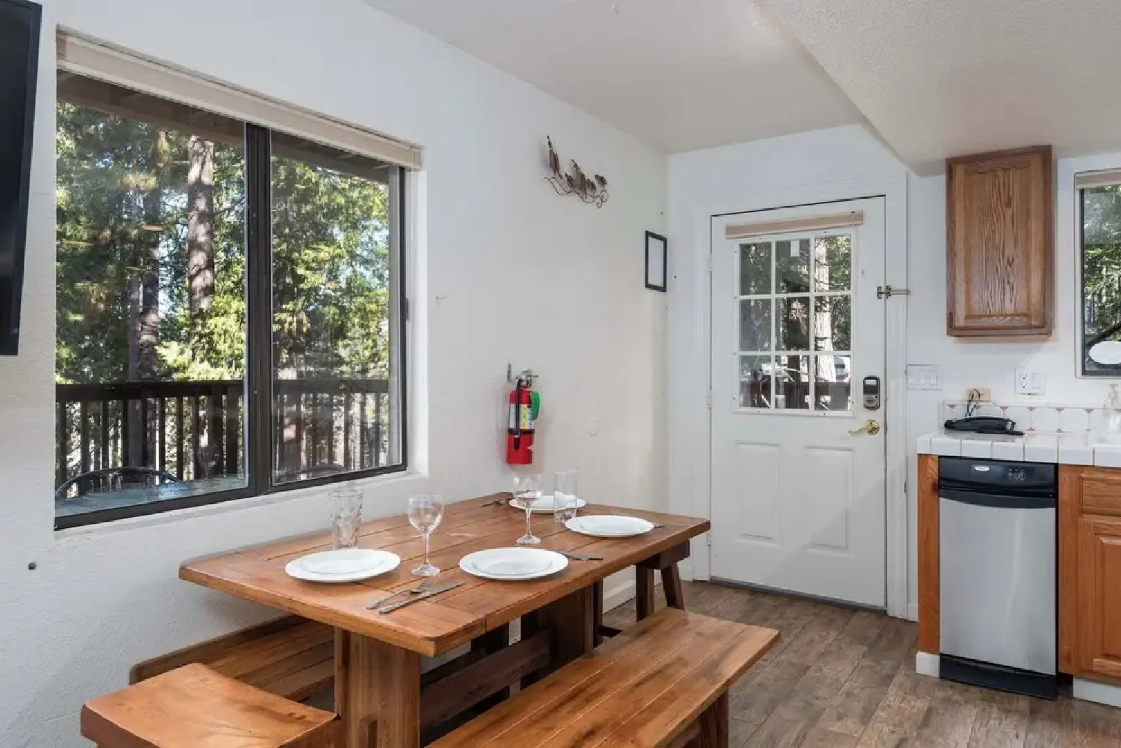 Yosemite Aviary and Quail Within Yosemite - 2 Separate Units, Up To 14 Guests!