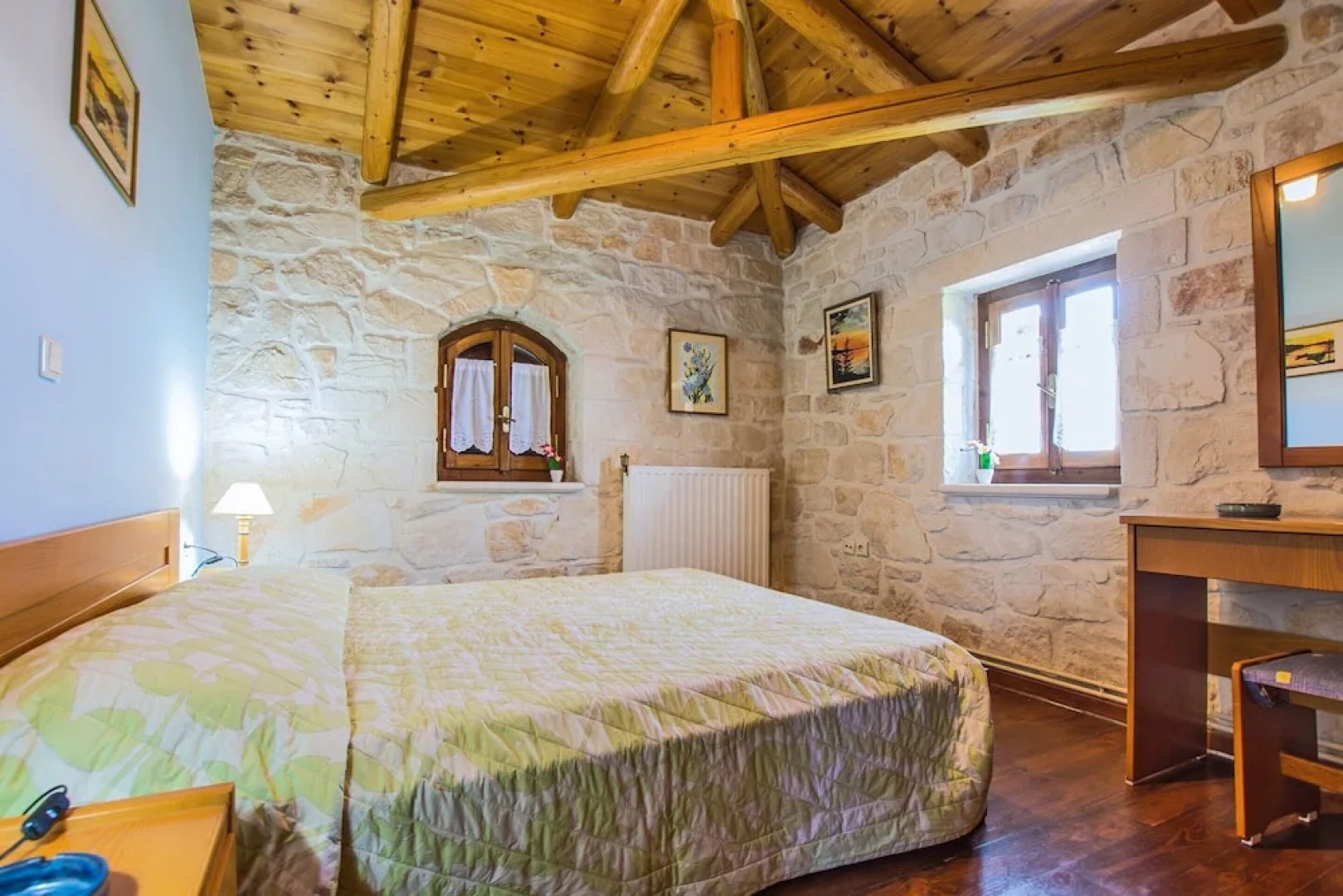 The Vivian - Luxury Stone Villa