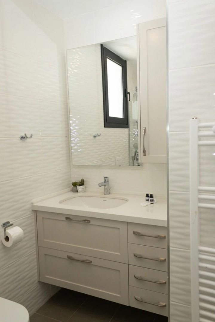 Modern and Luxurious Apartment in a Prime Resort