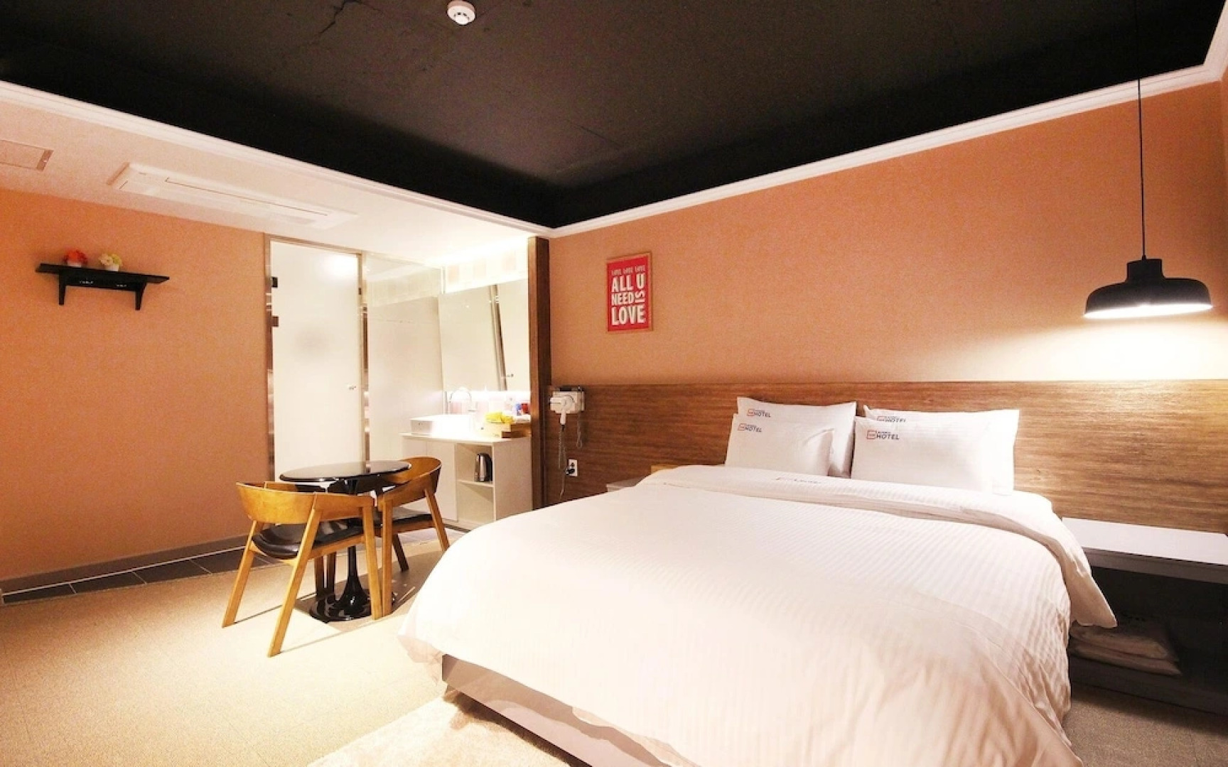 Yeongju Case Business Hotel